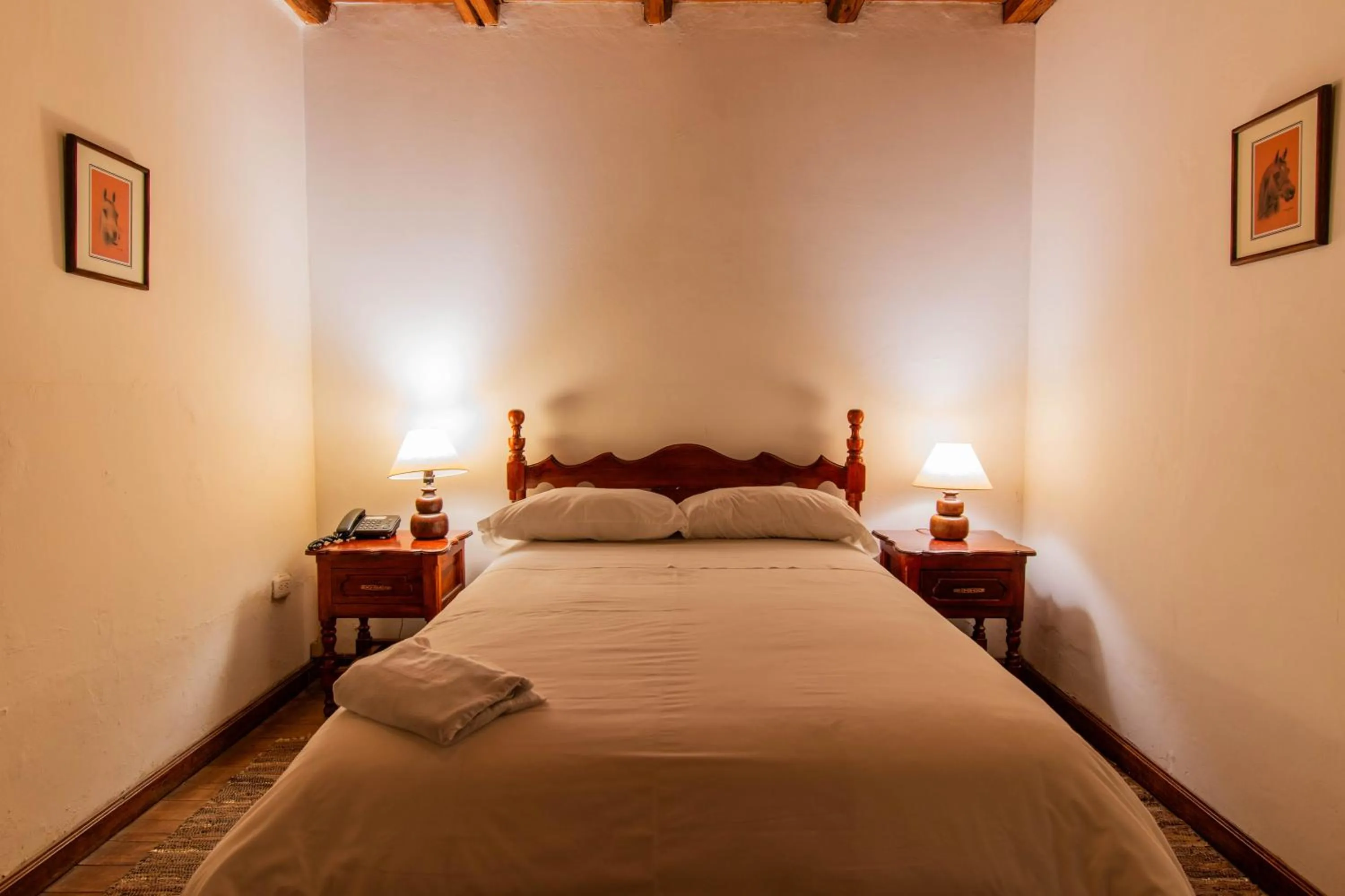 Bed in Hacienda La Cienega