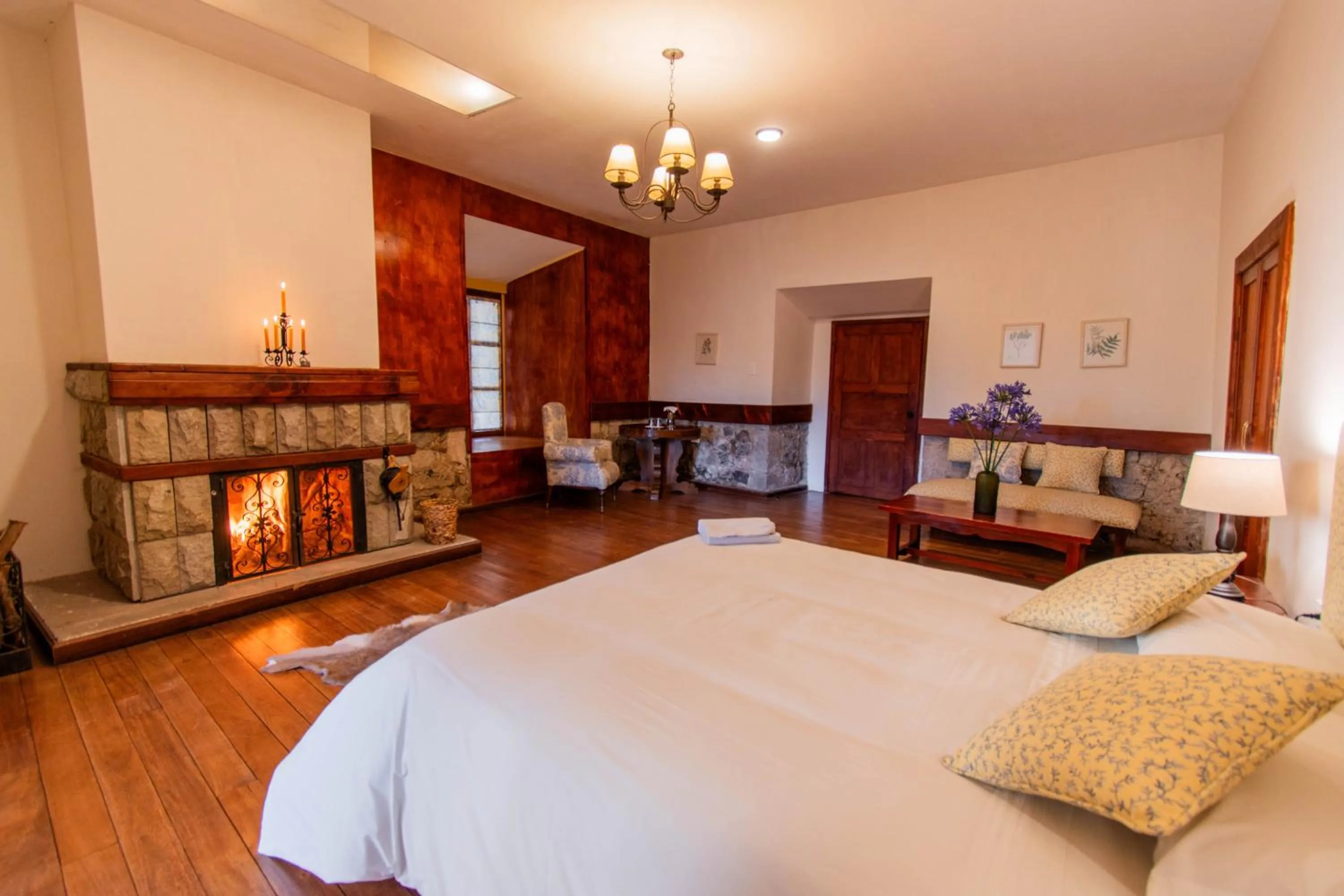 Bed in Hacienda La Cienega