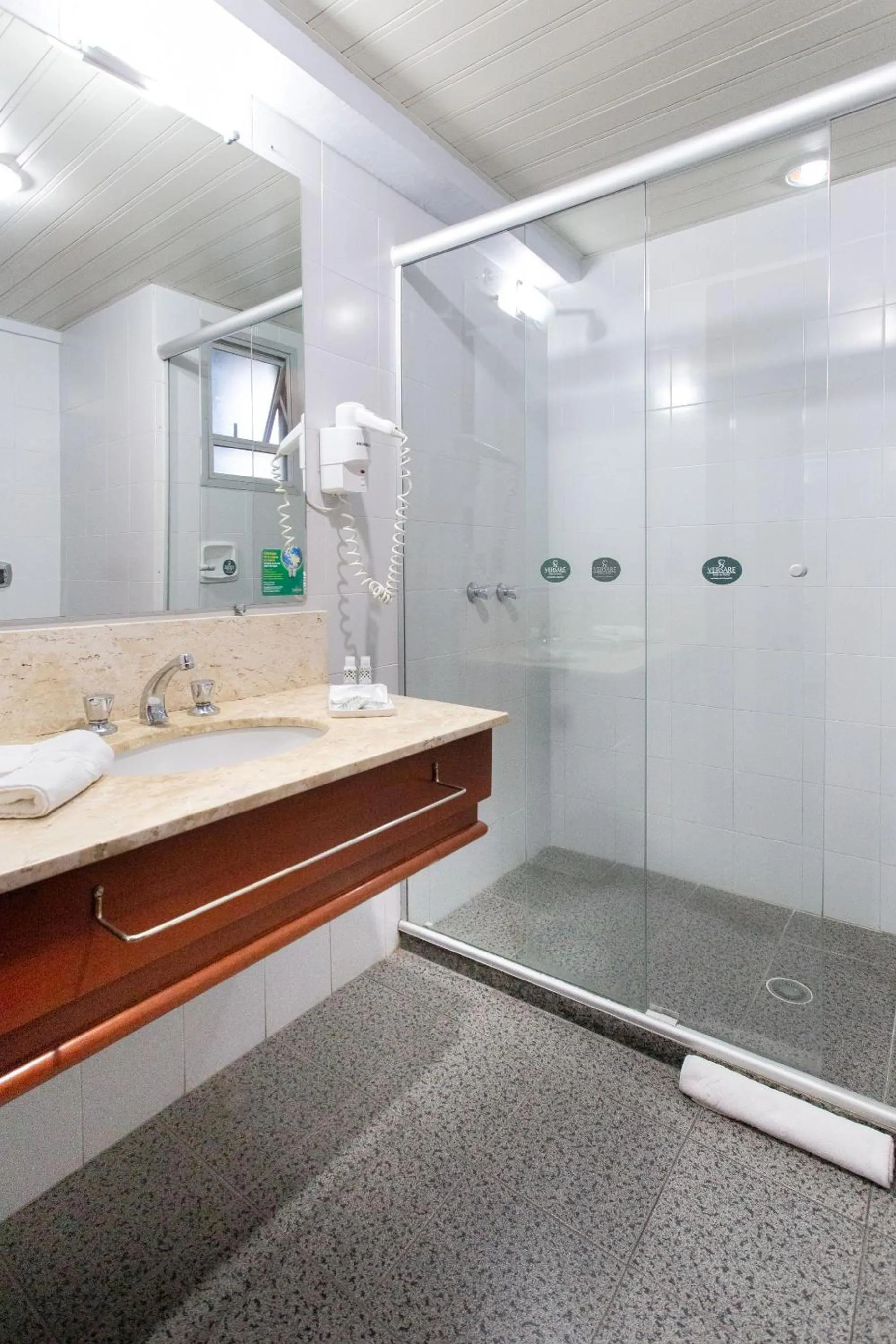 Shower in Jandaia Turismo Hotel