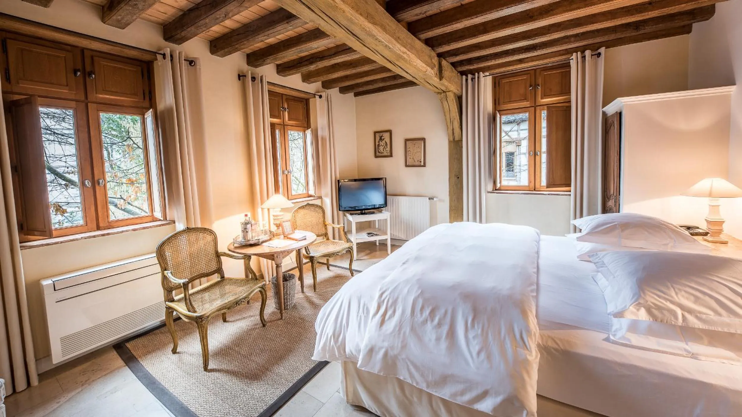 Bedroom, Bed in La Maison de Rhodes Hôtel & Spa