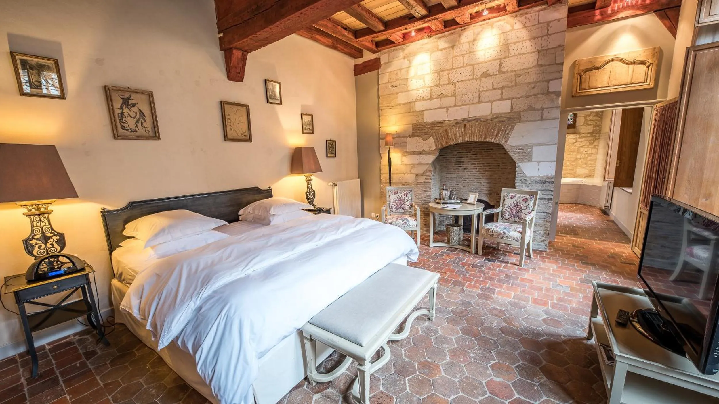 Bedroom, Bed in La Maison de Rhodes Hôtel & Spa