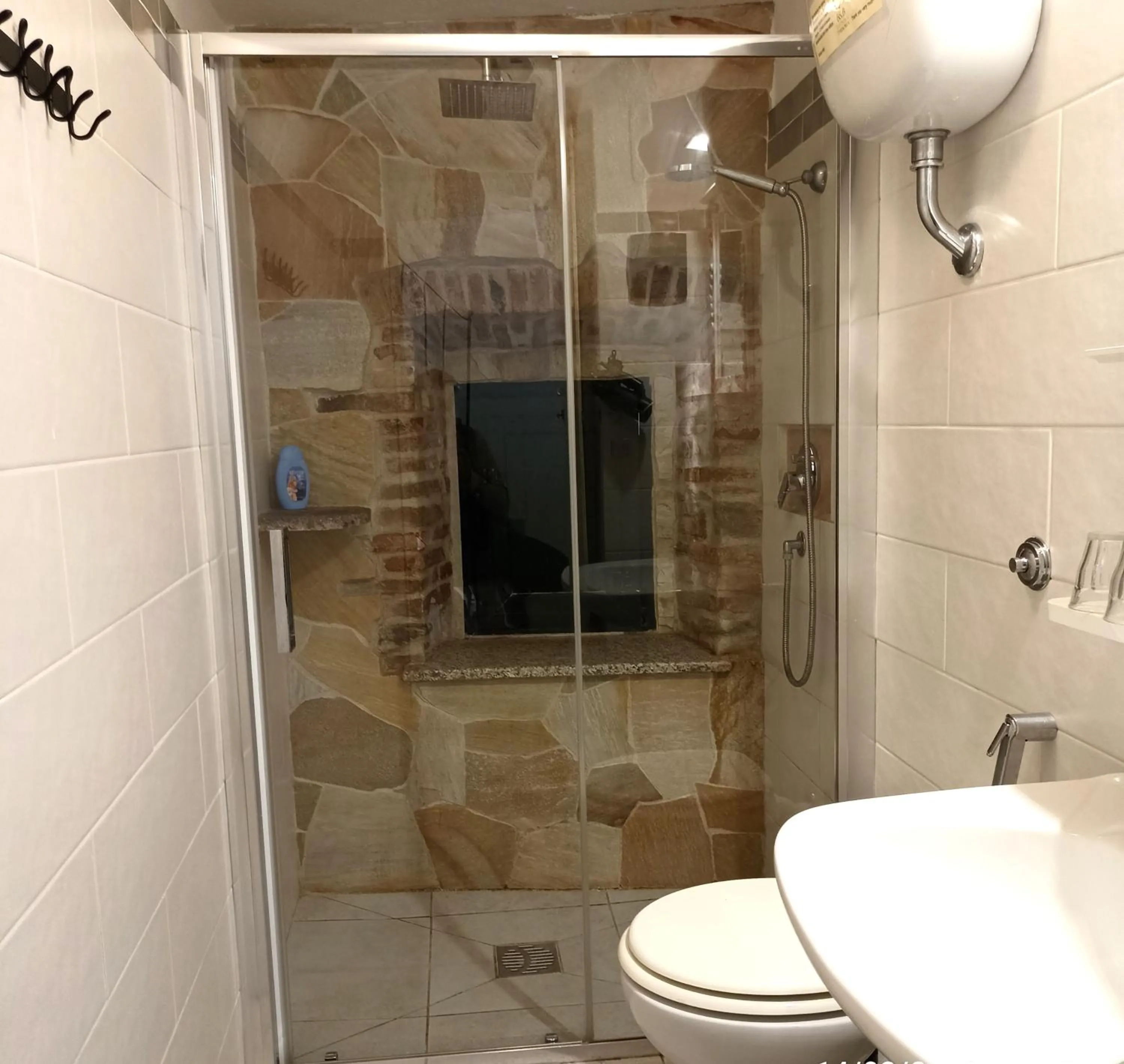 Bathroom in B&B Eleonora D'Arborea, Centro Storico