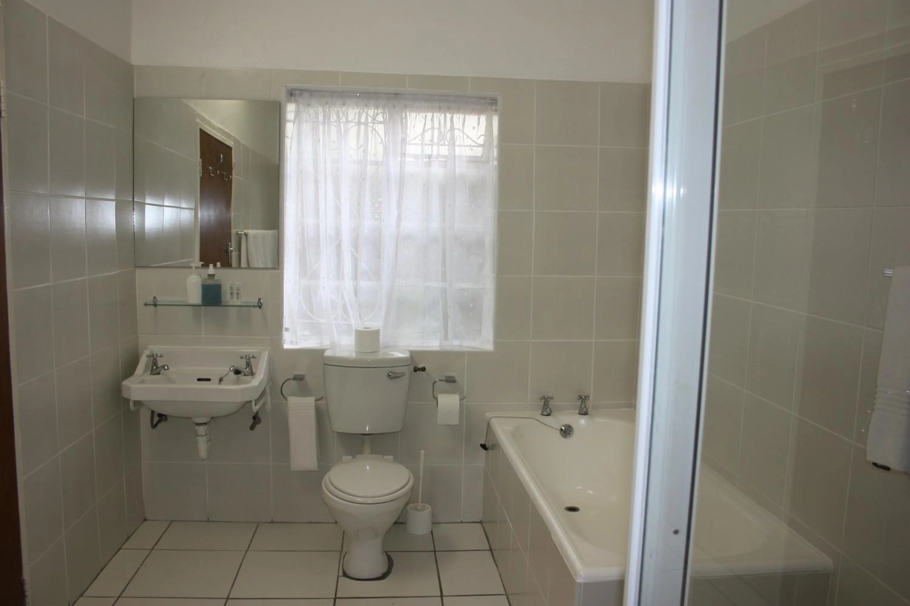 Bathroom in Karoopark Guest House