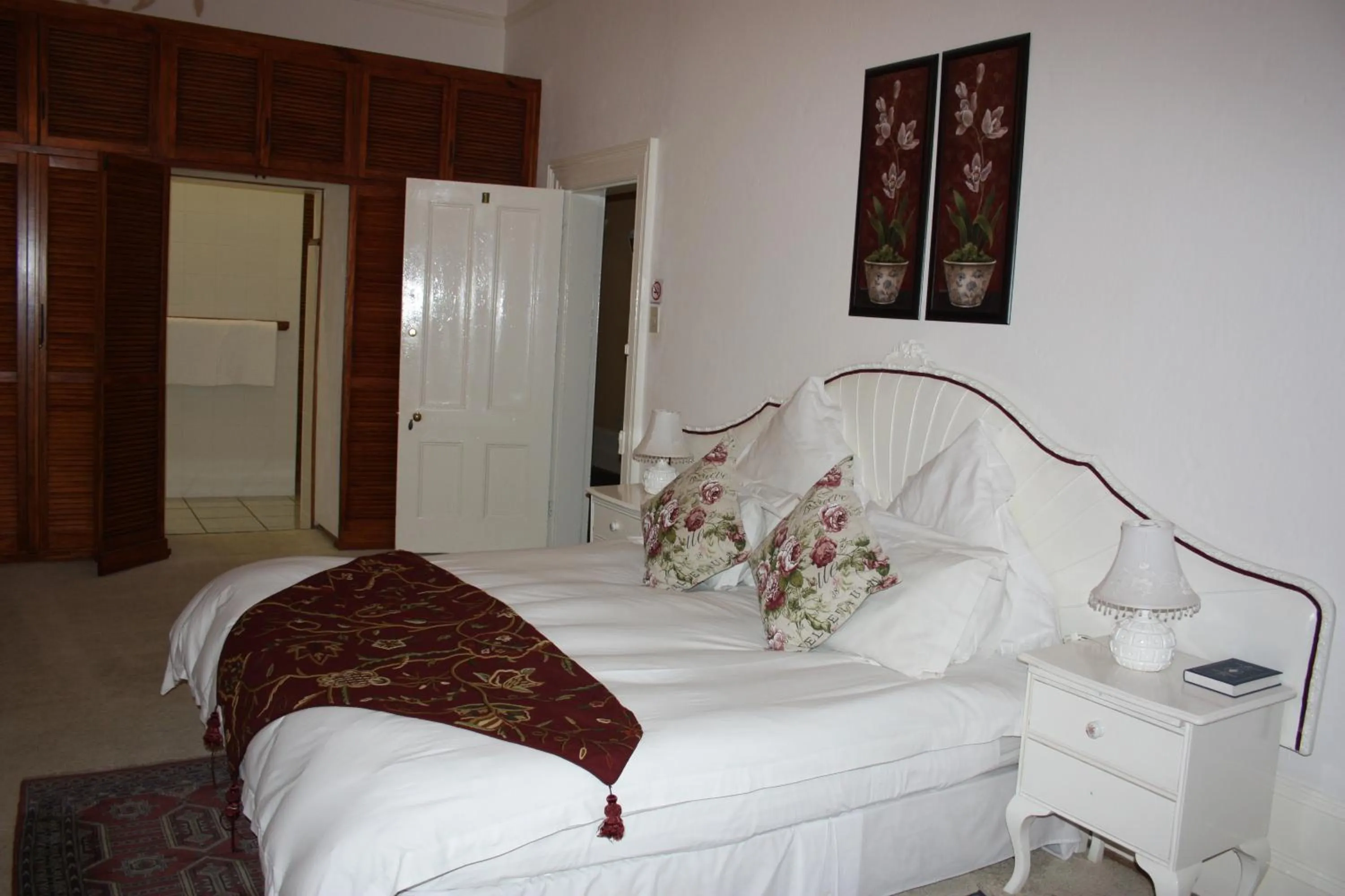 Bed in Karoopark Guest House
