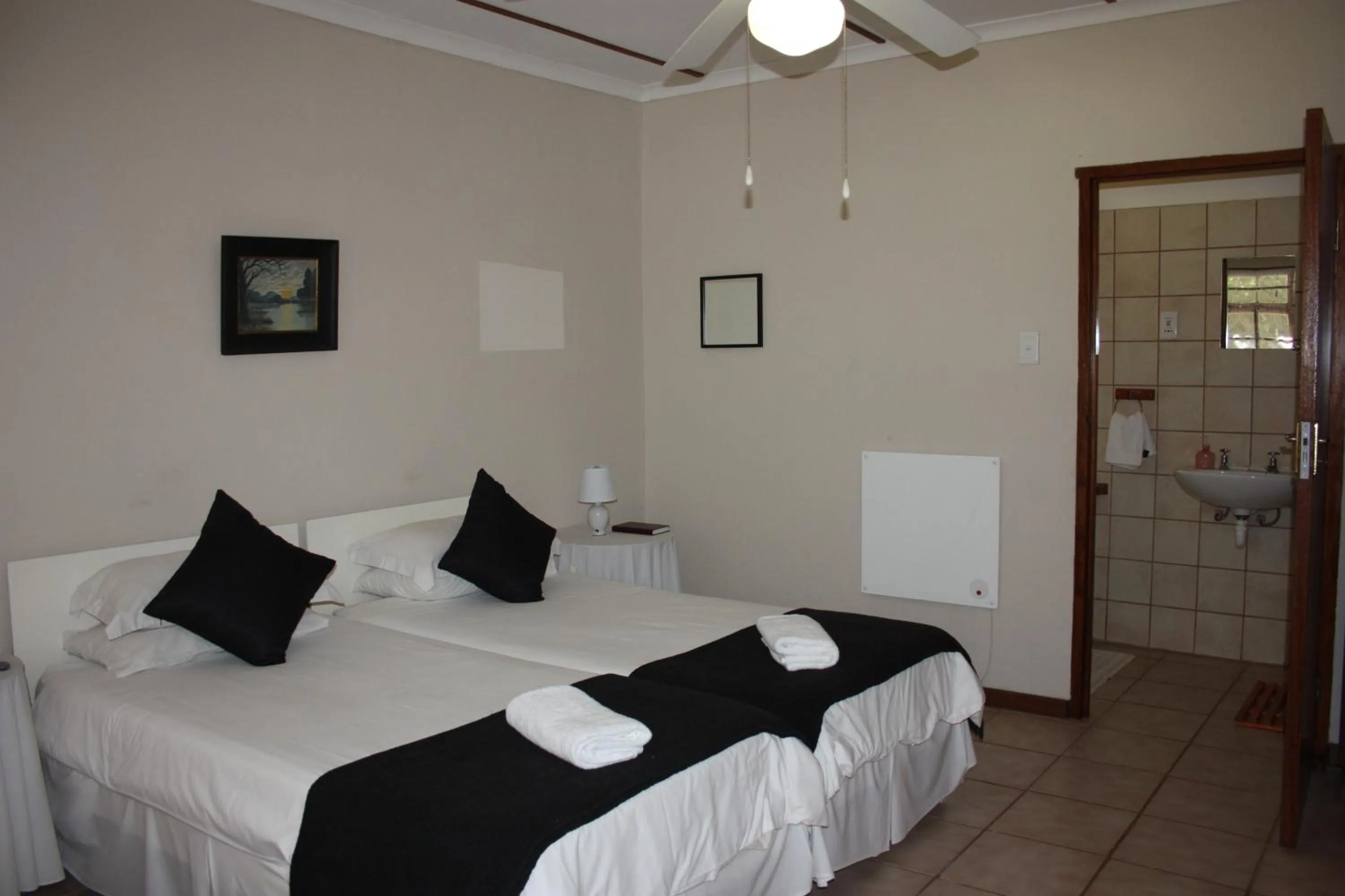 Photo of the whole room, Bed in Karoopark Guest House