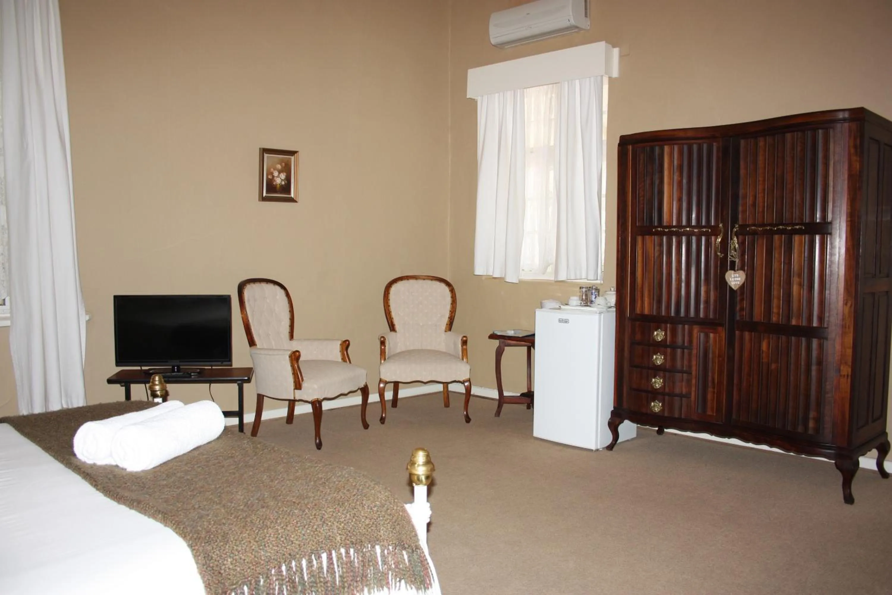 Photo of the whole room, Bed in Karoopark Guest House