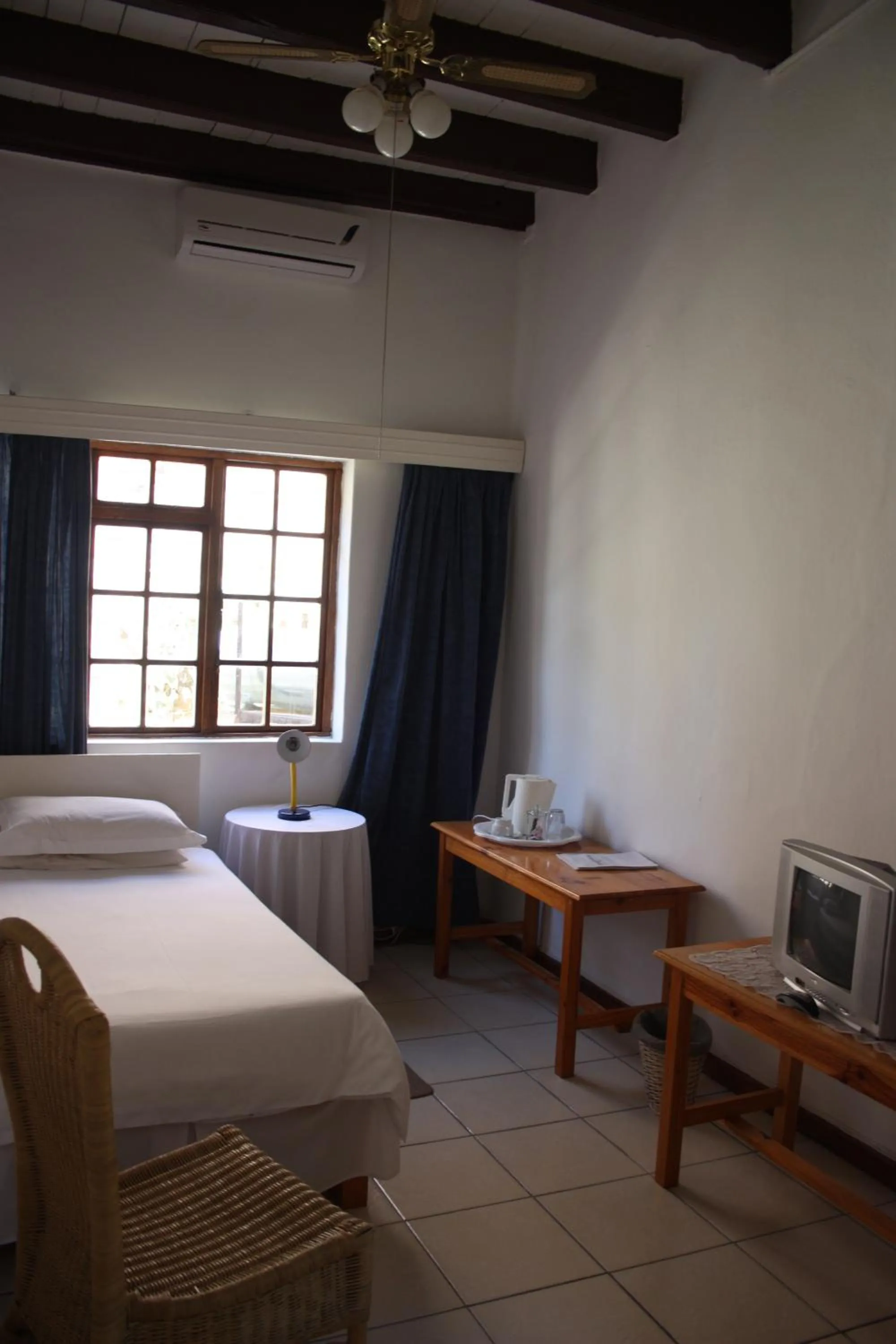 Photo of the whole room, Bed in Karoopark Guest House