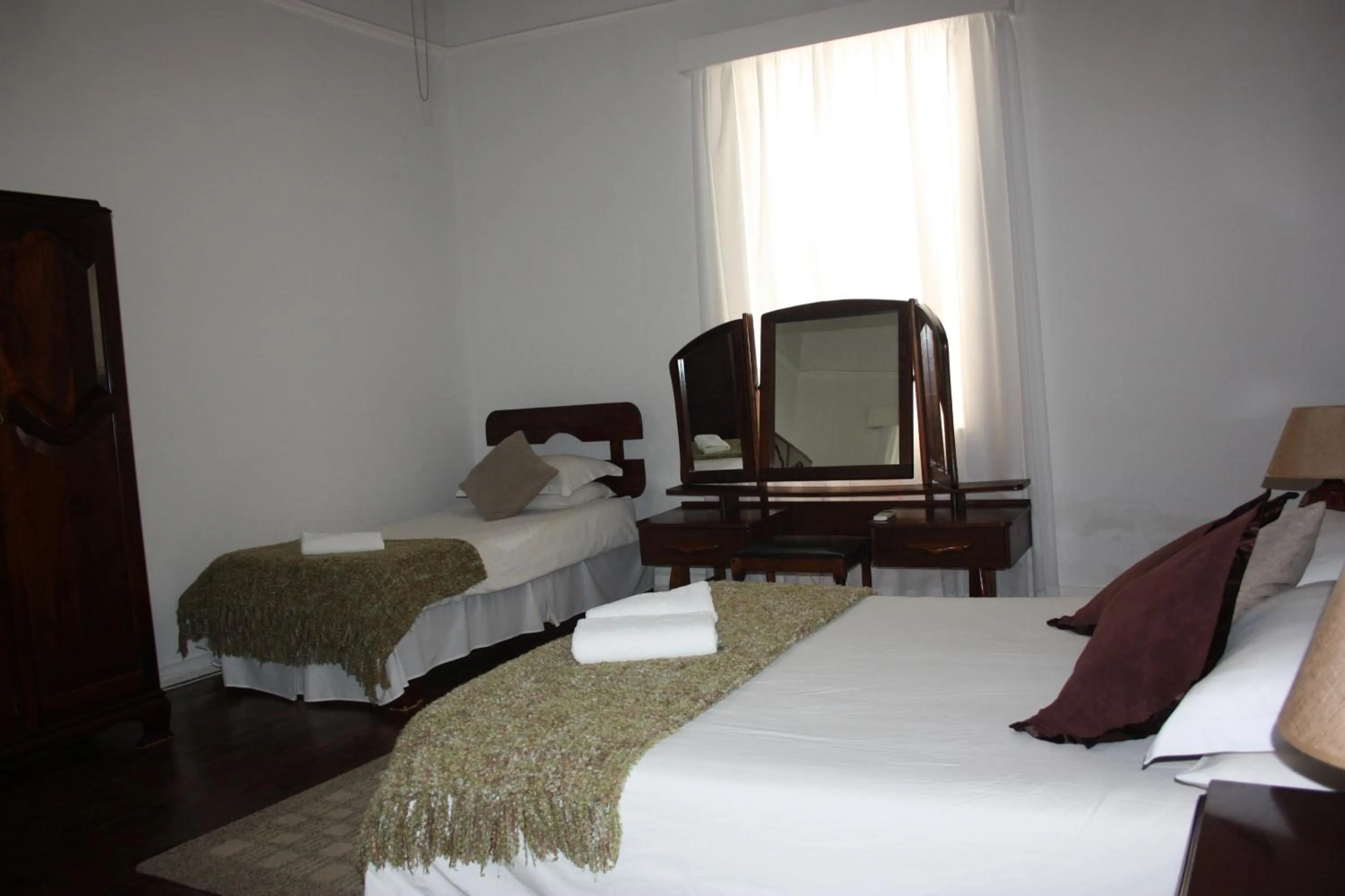 Photo of the whole room, Bed in Karoopark Guest House