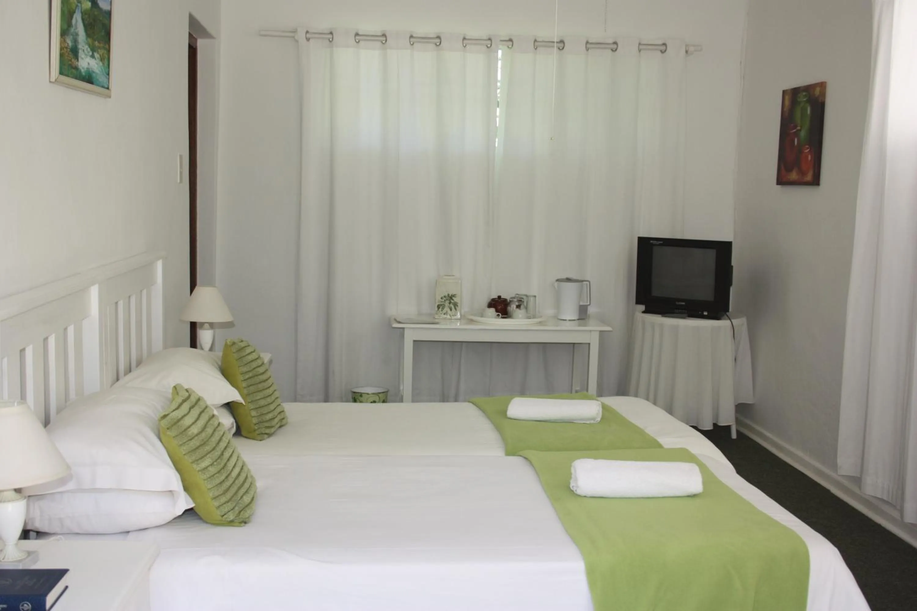 Photo of the whole room, Bed in Karoopark Guest House