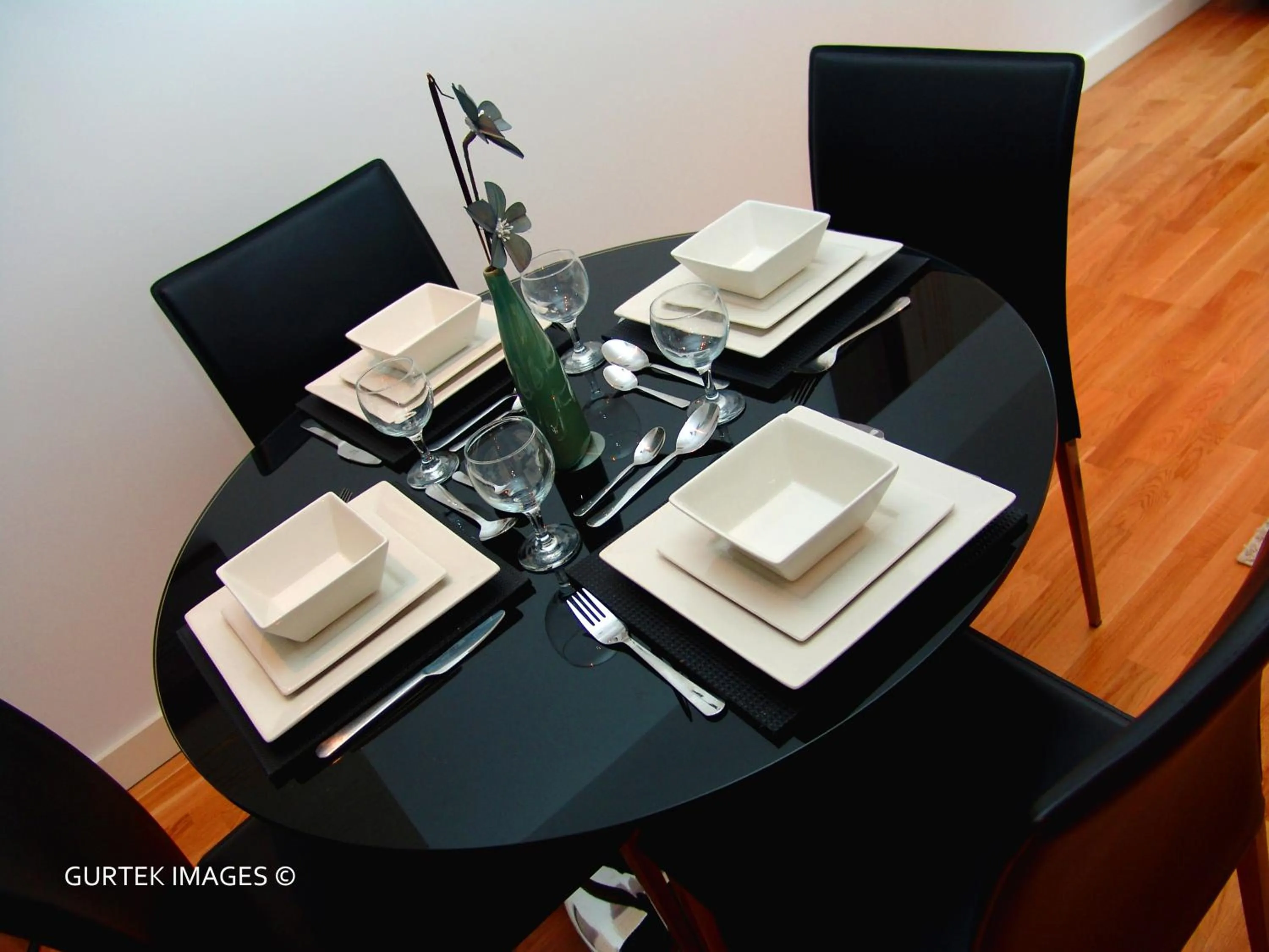 Dining area in Quay Apartments