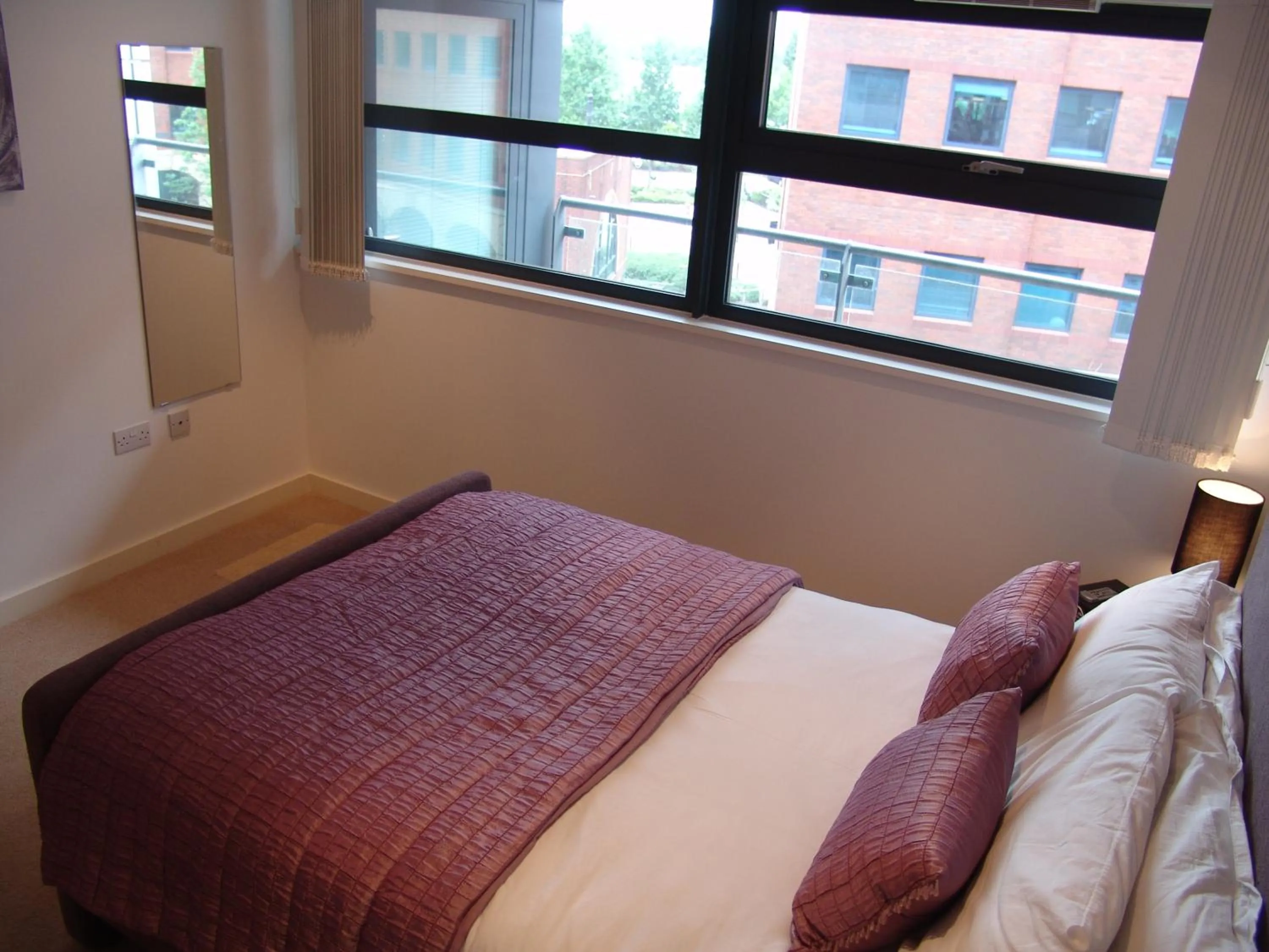 Bedroom, Bed in Quay Apartments
