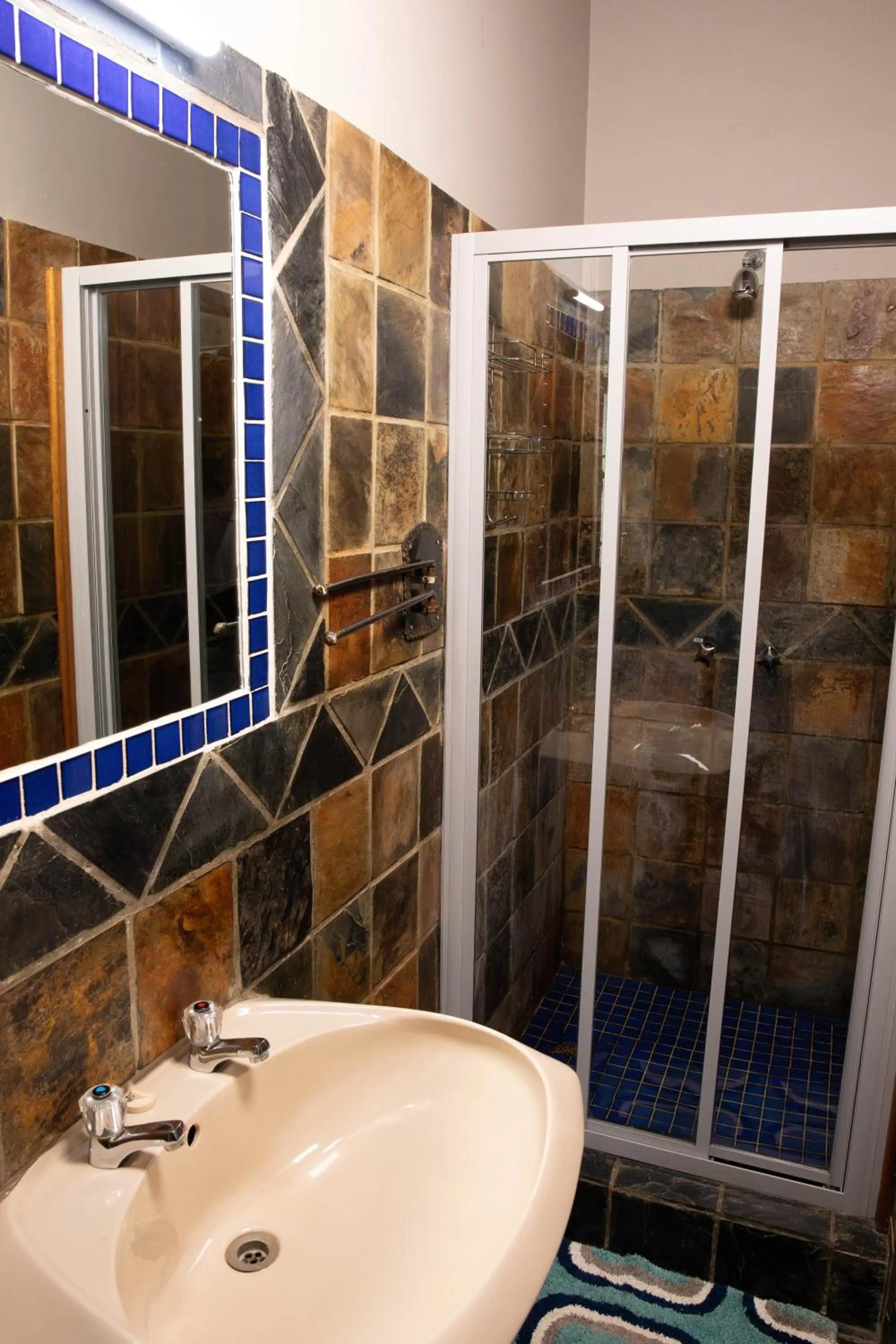 Shower in Gorgeous Gecko Guesthouse