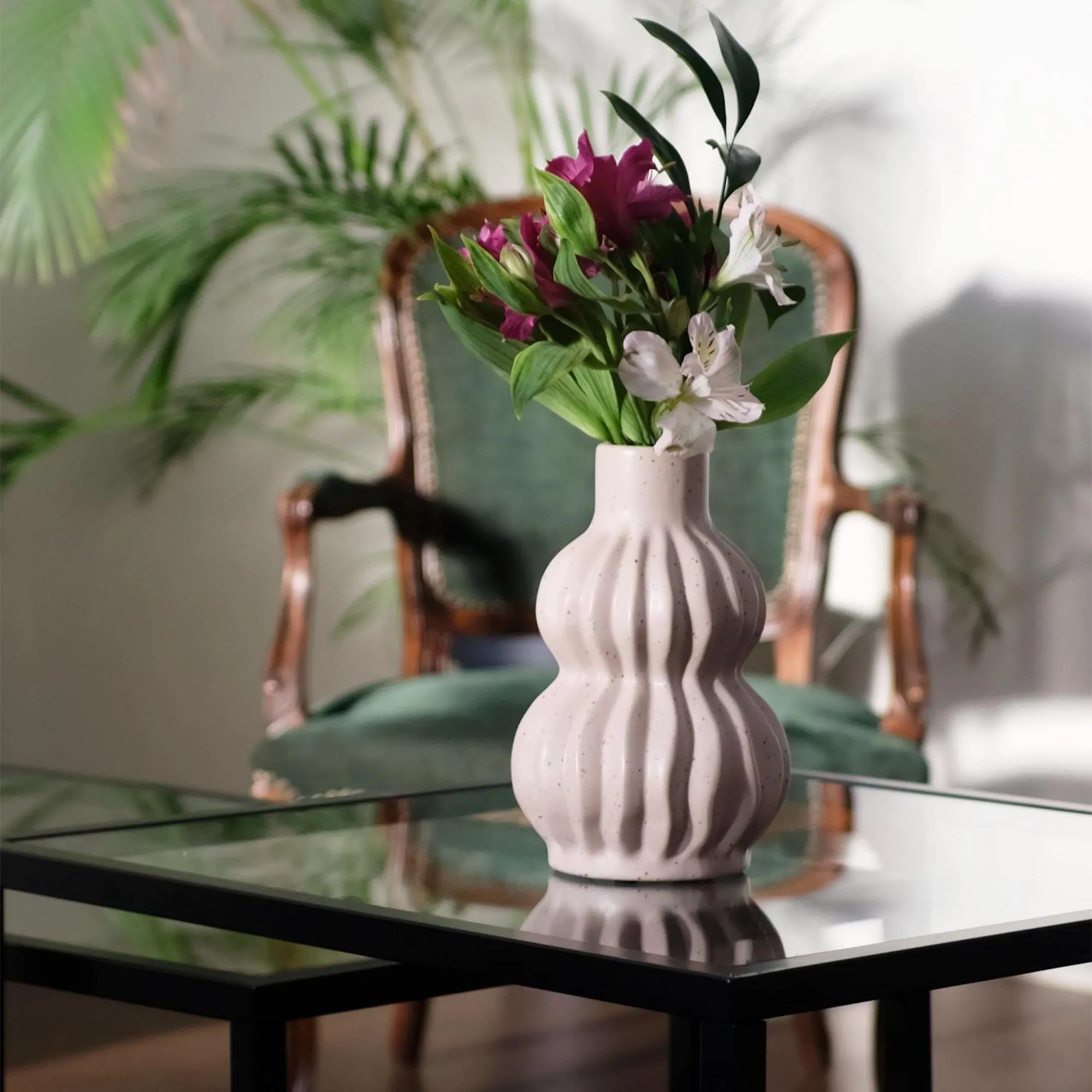 Living room in TIFLIS OPERA Aparthotel