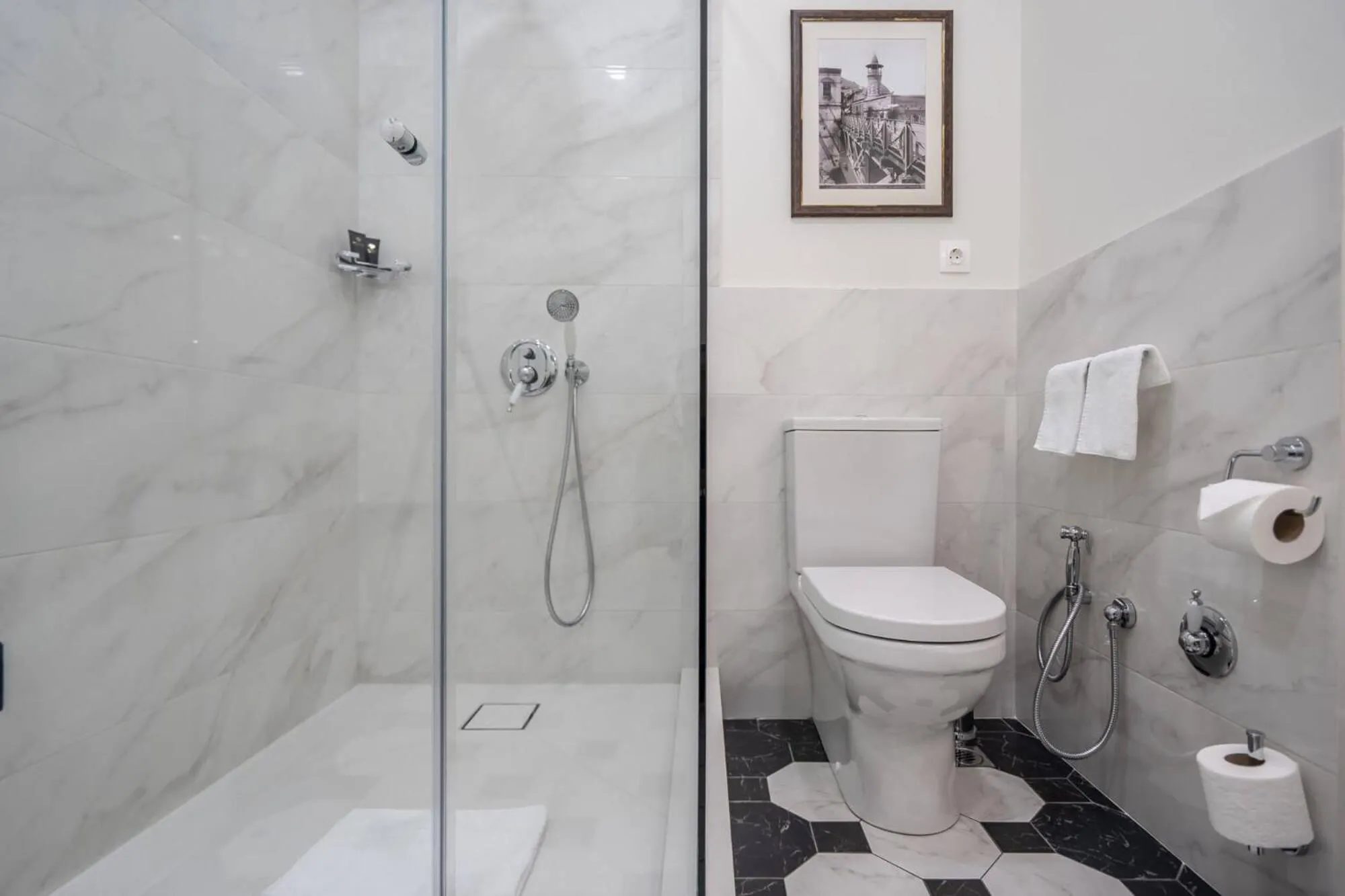 Bathroom in TIFLIS OPERA Aparthotel