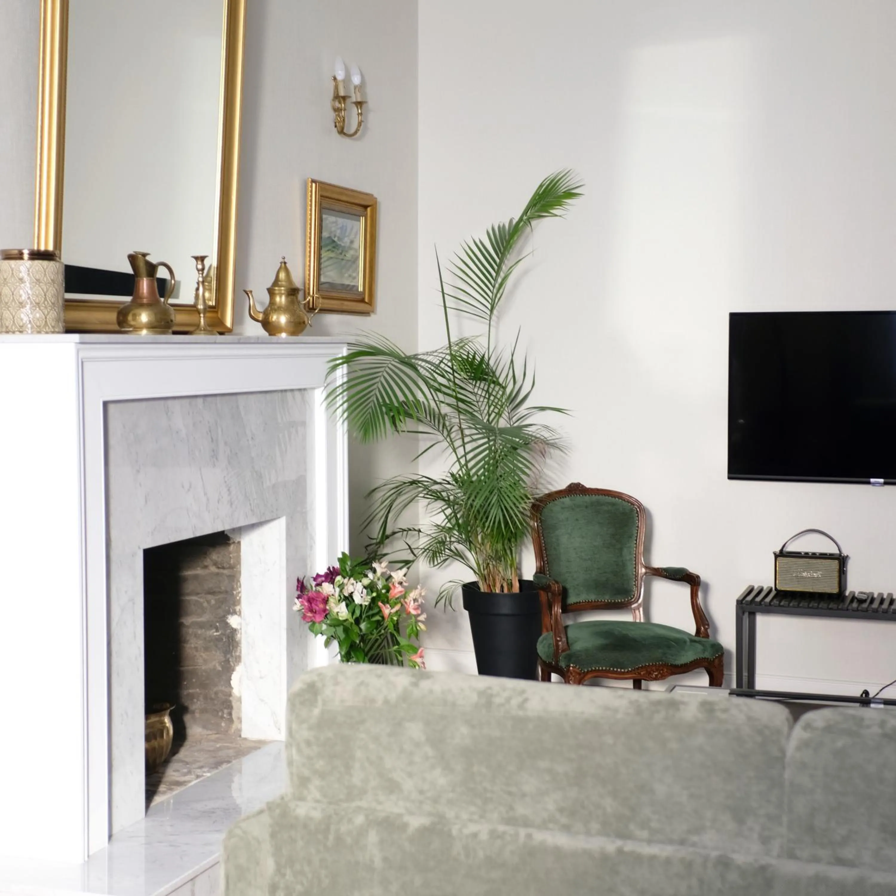 Living room in TIFLIS OPERA Aparthotel