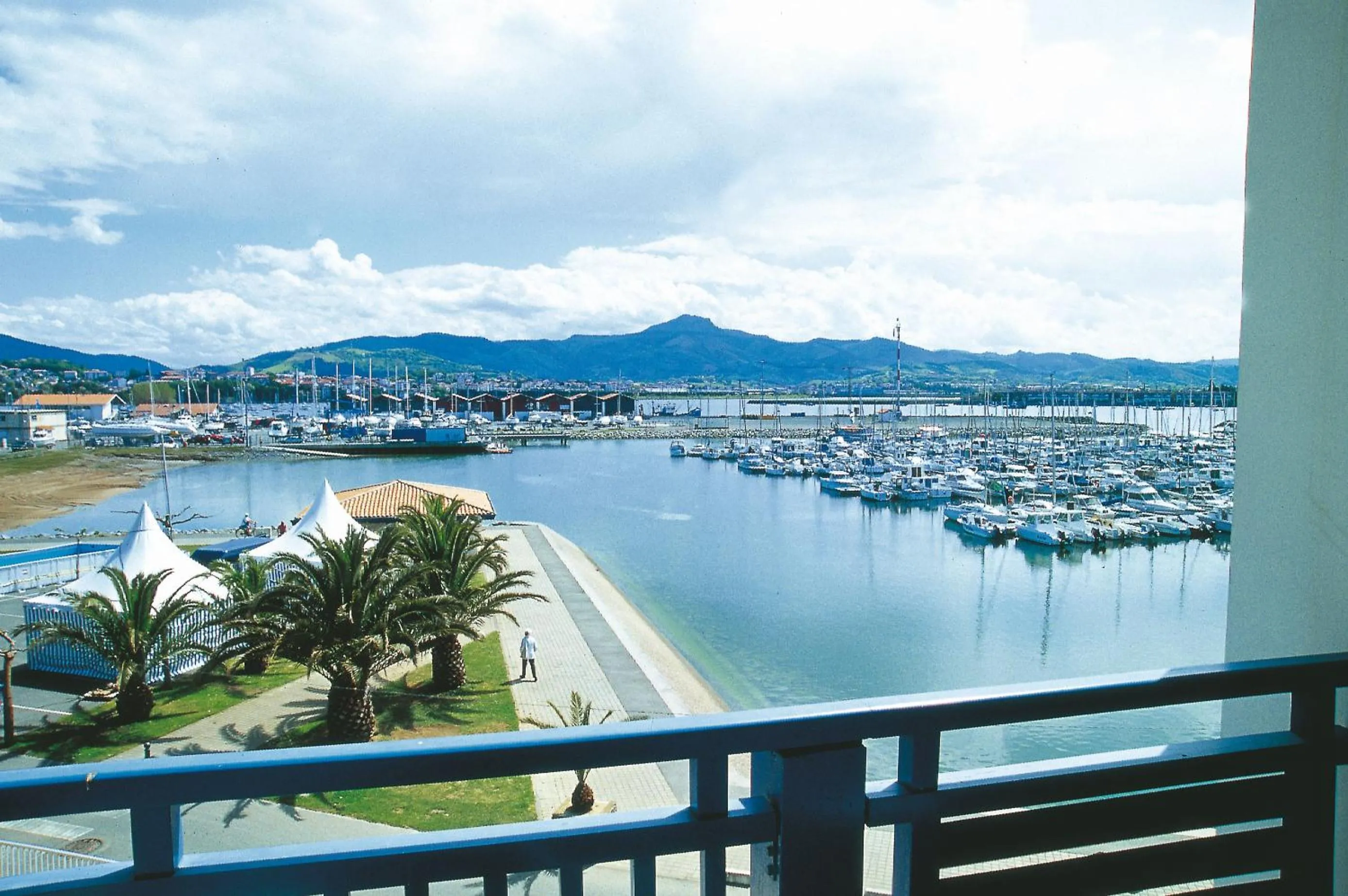 Balcony/Terrace in Hôtel & Résidence Vacances Bleues Orhoïtza