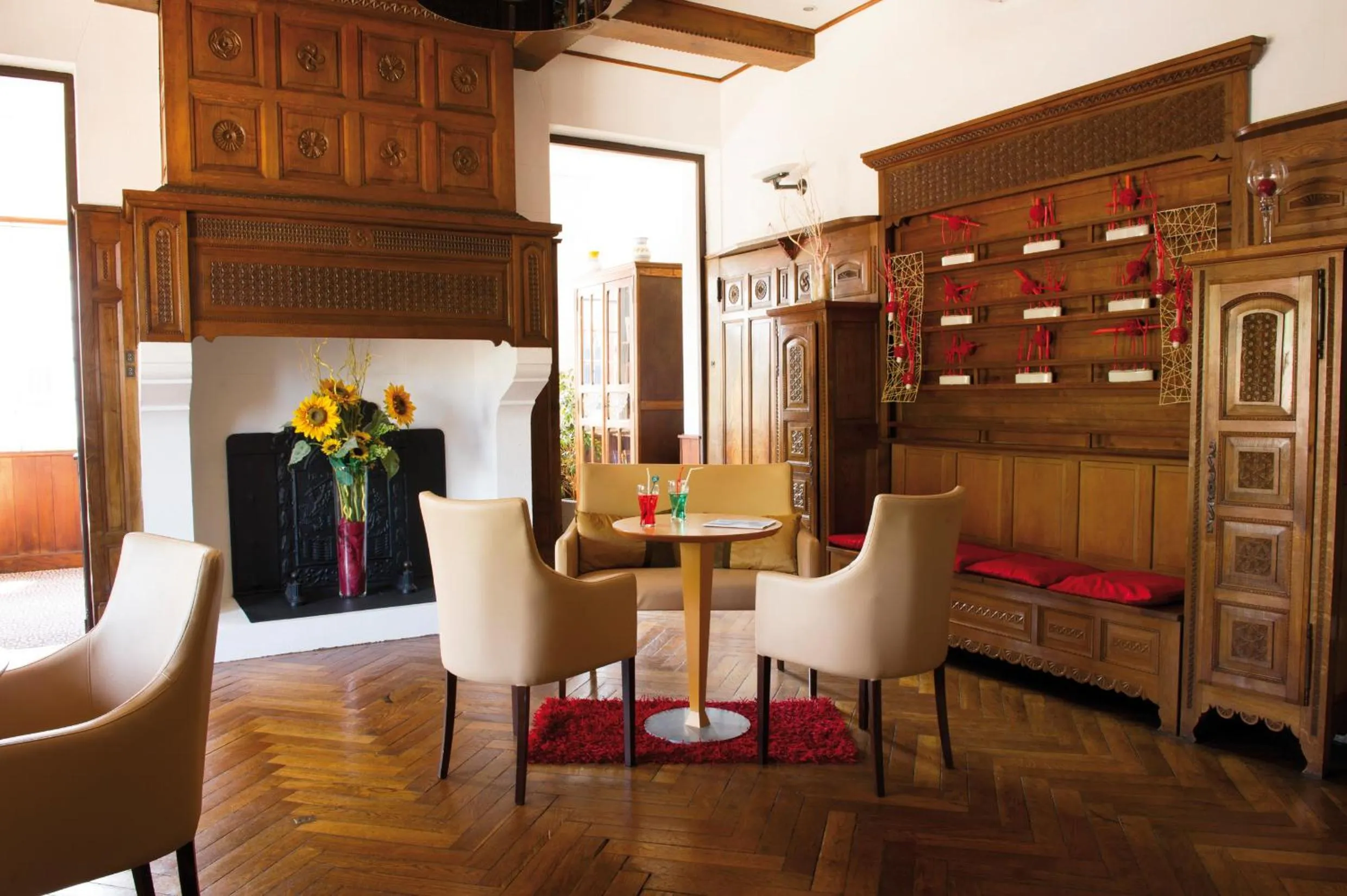 Communal lounge/ TV room in Hôtel & Résidence Vacances Bleues Orhoïtza