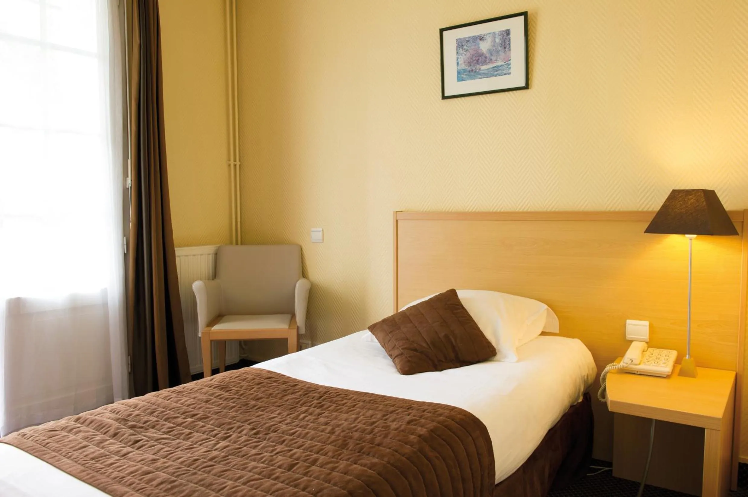 Bedroom, Bed in Hôtel & Résidence Vacances Bleues Orhoïtza