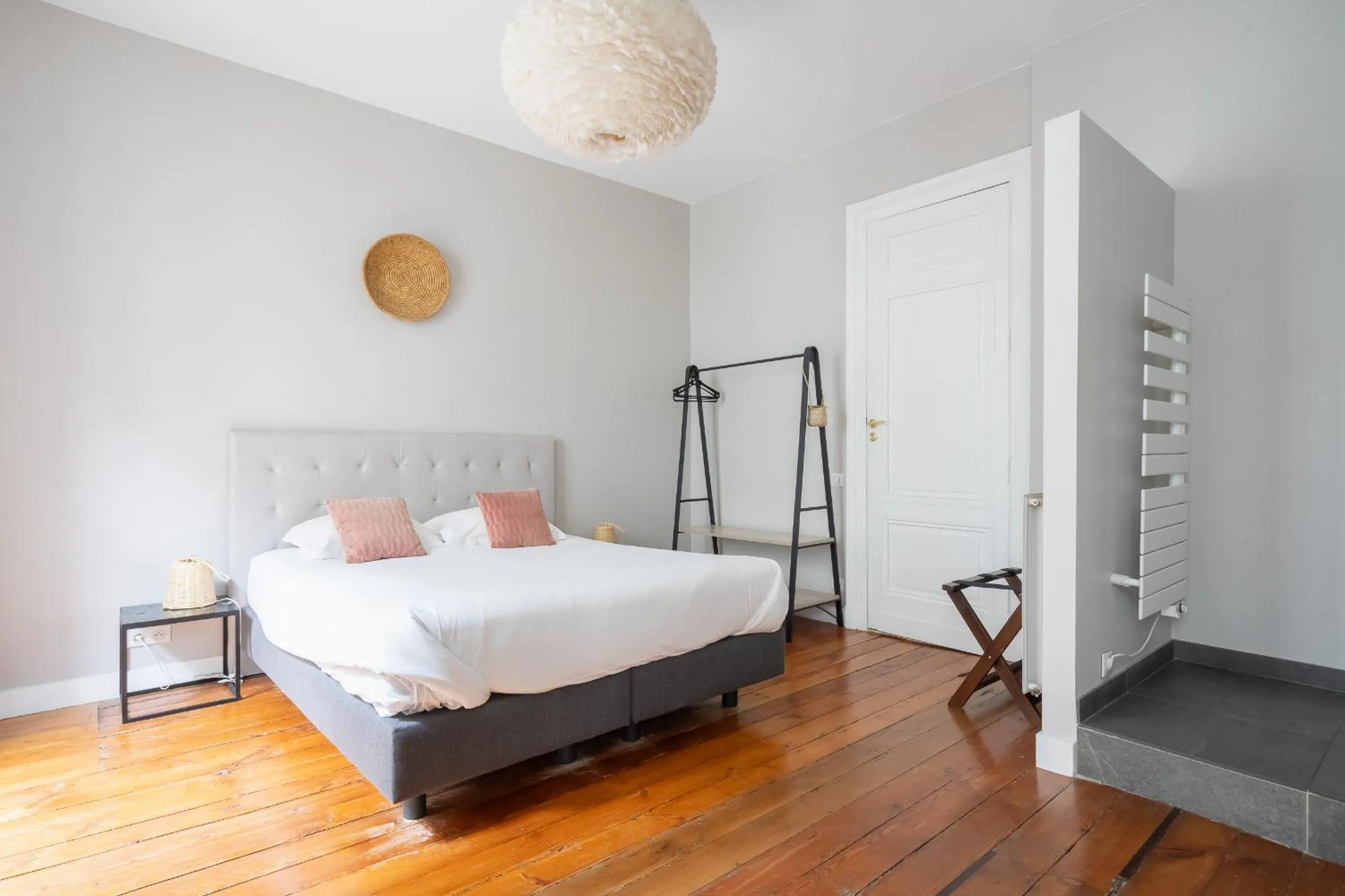 Photo of the whole room, Bed in B&B L'Escapade Bordelaise