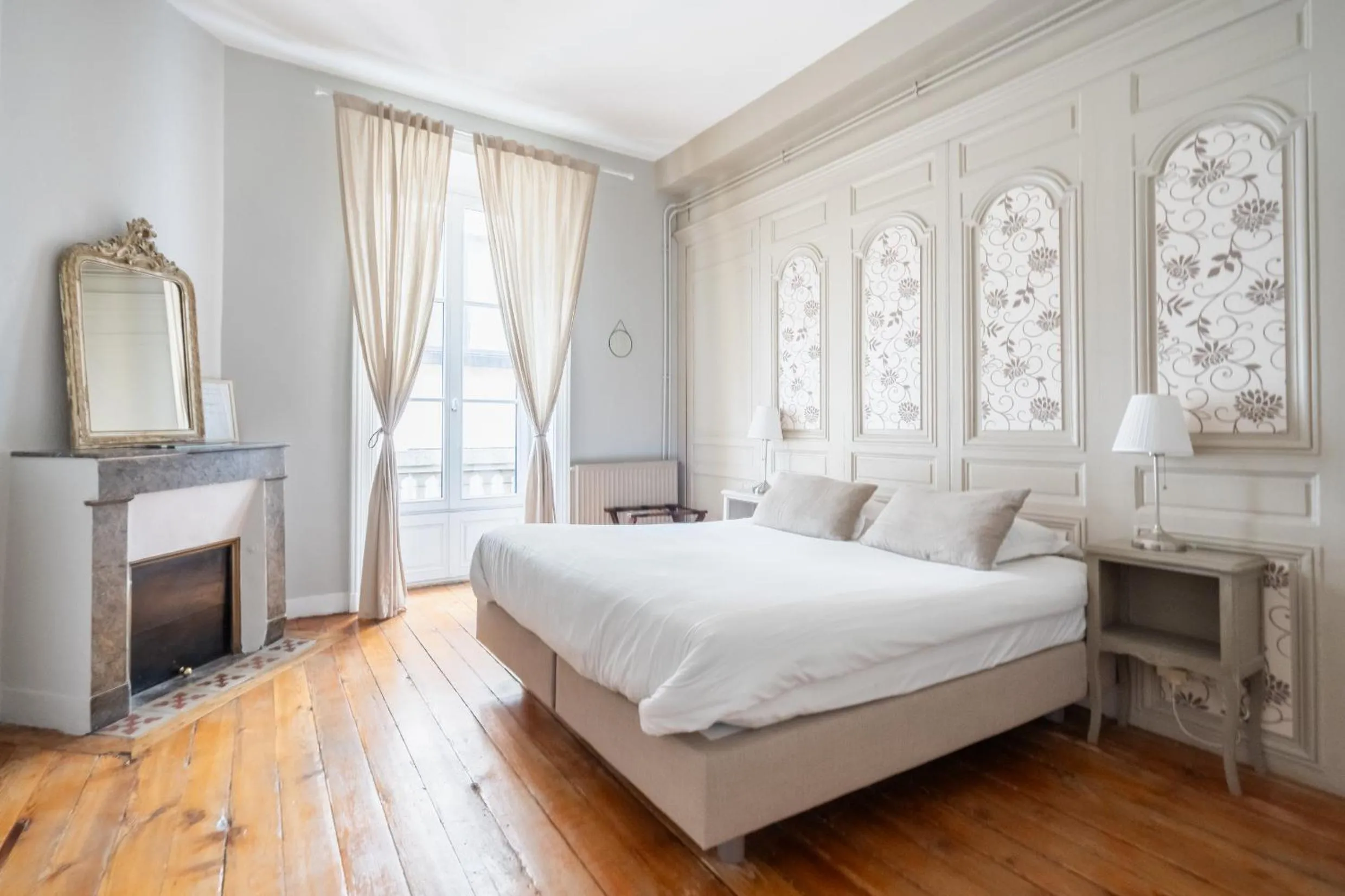 Photo of the whole room, Bed in B&B L'Escapade Bordelaise