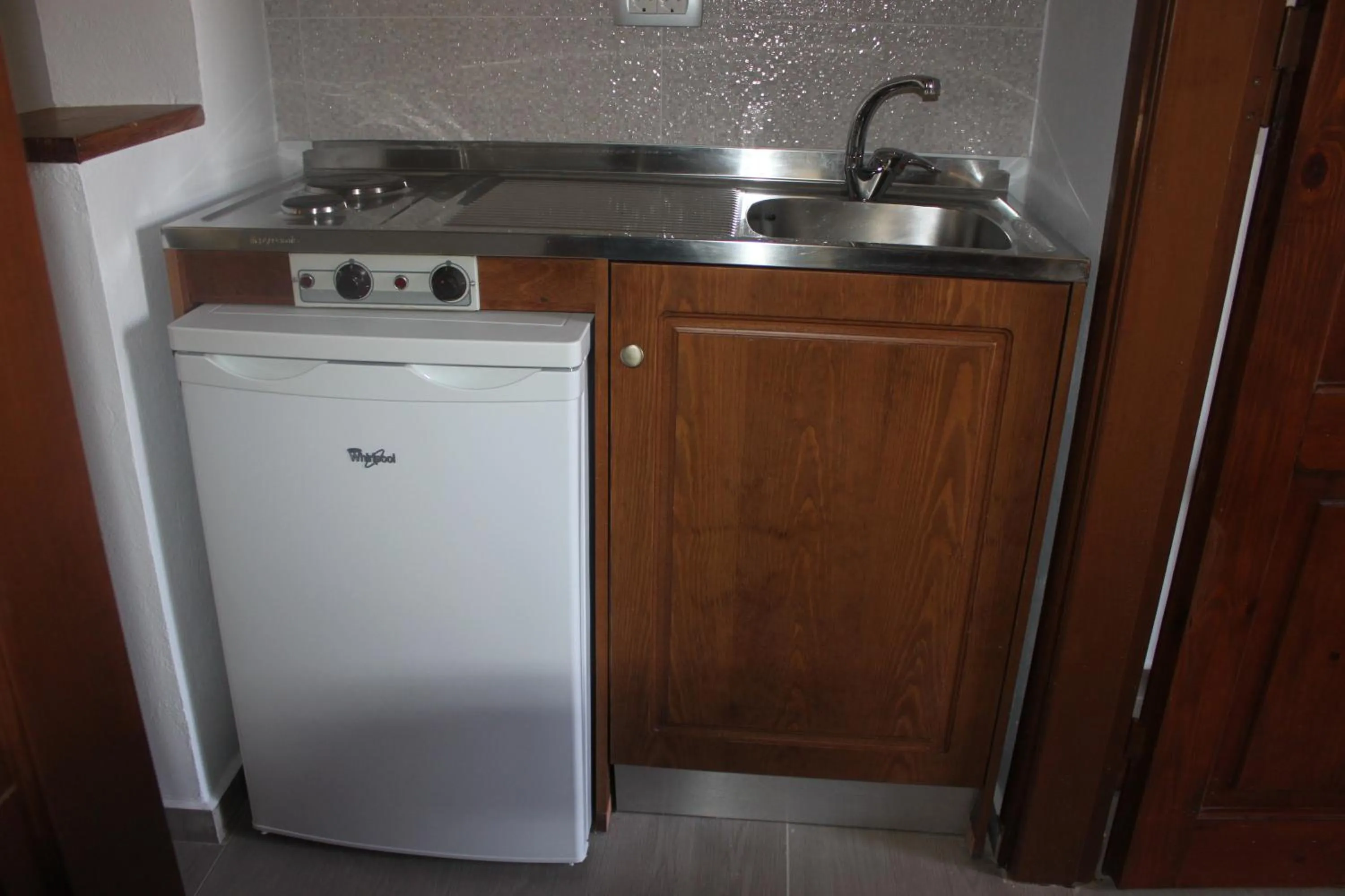 Kitchen or kitchenette in Sunny Suites