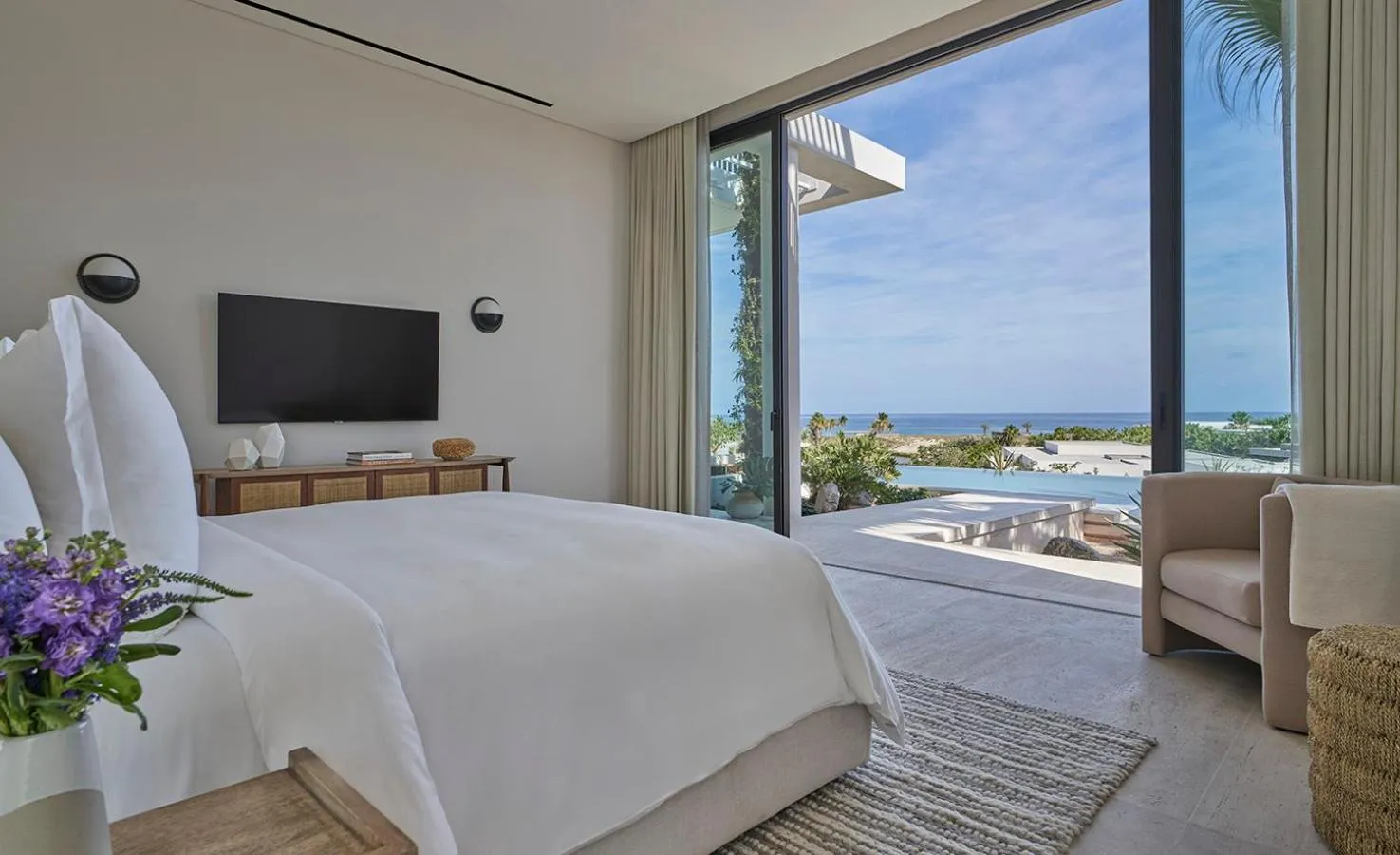 Bed in Four Seasons Resort Los Cabos