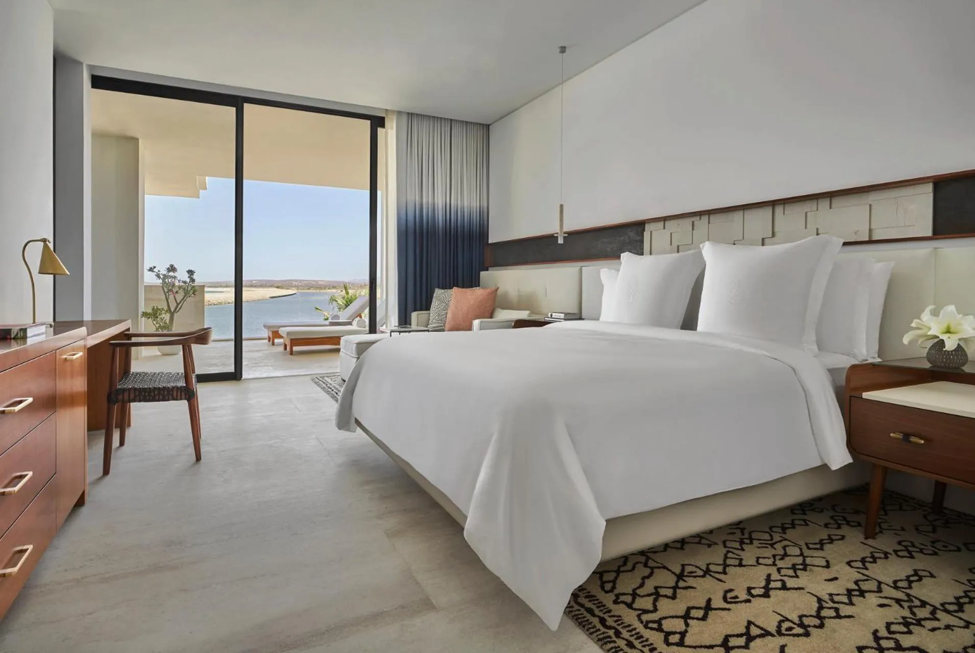 Bed in Four Seasons Resort Los Cabos