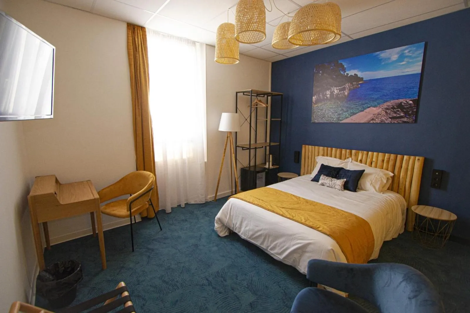 Photo of the whole room, Bed in Charlie's Hôtel Cannes