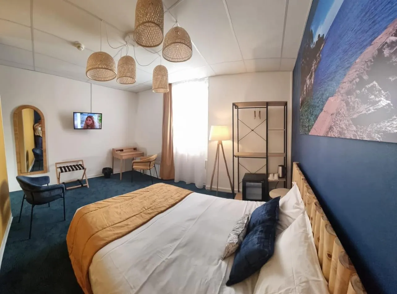 Photo of the whole room, Bed in Charlie's Hôtel Cannes