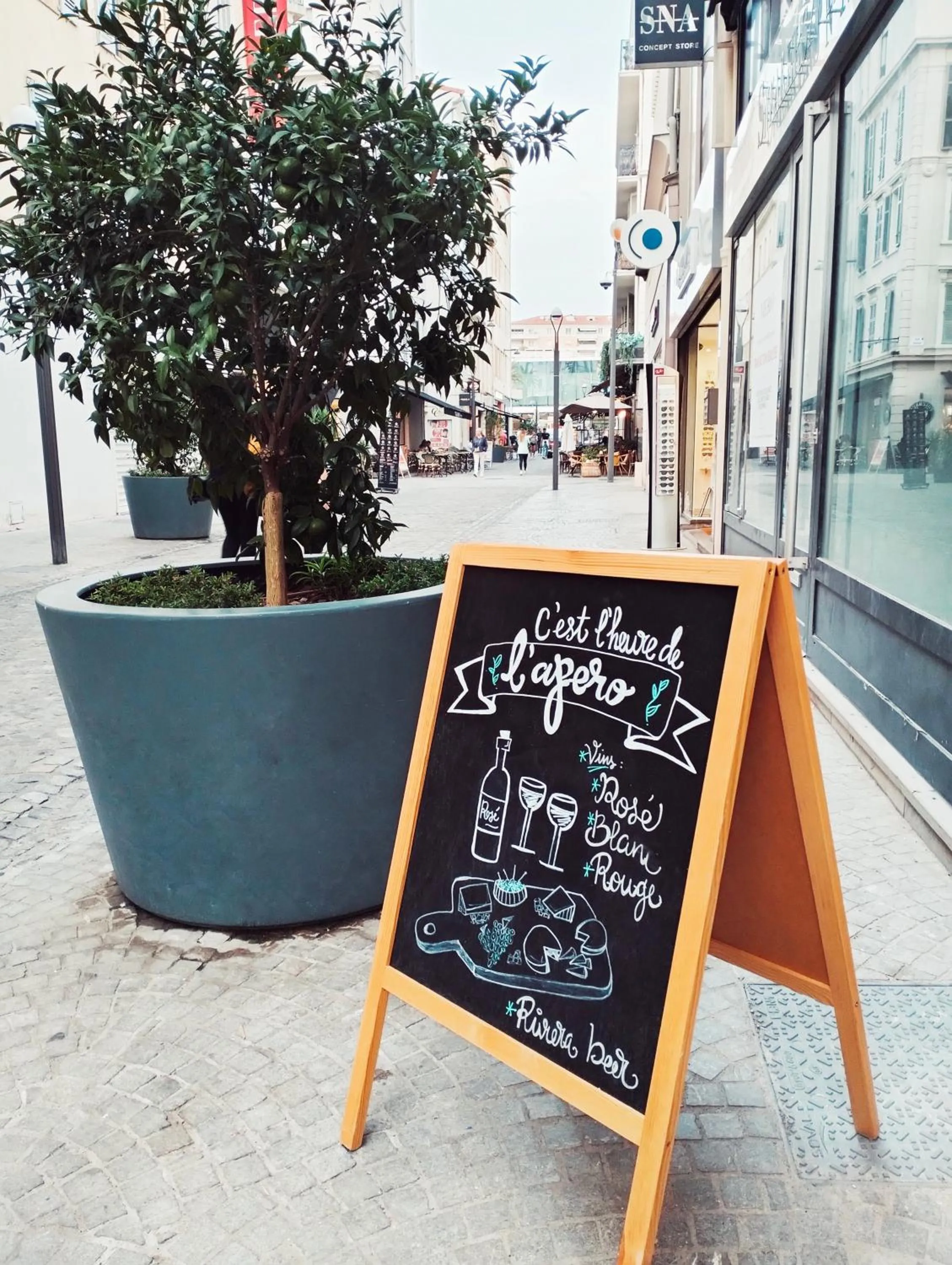Patio in Charlie's Hôtel Cannes