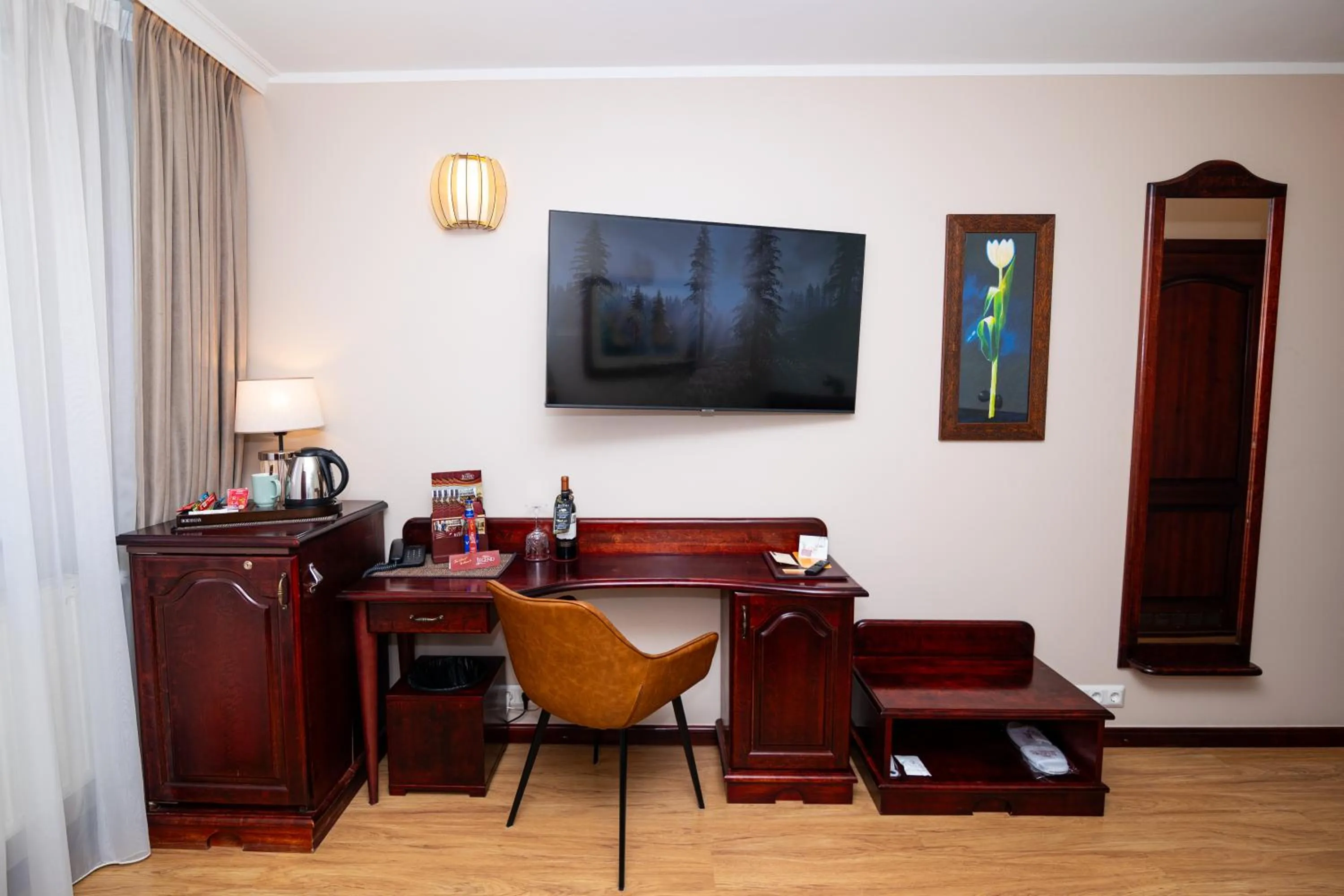 Photo of the whole room in Hotel Legend