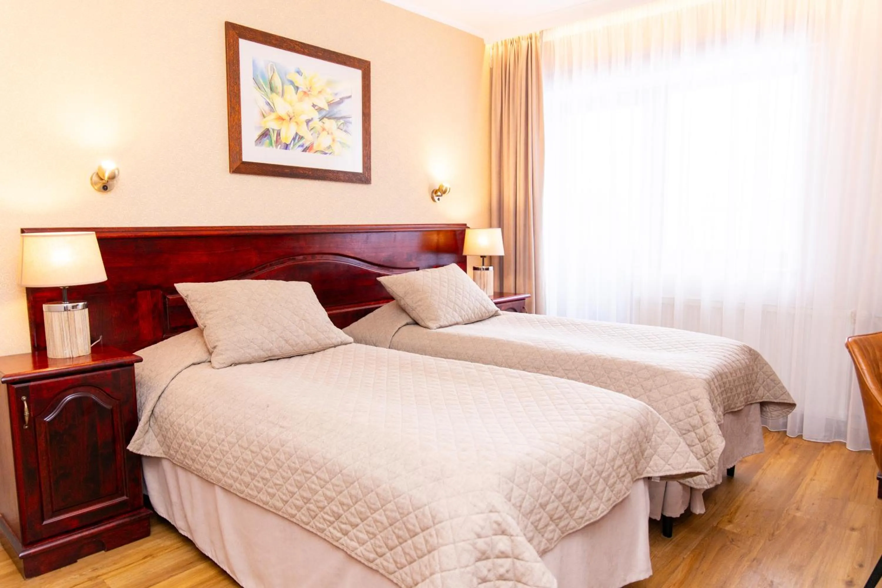 Other, Bed in Hotel Legend