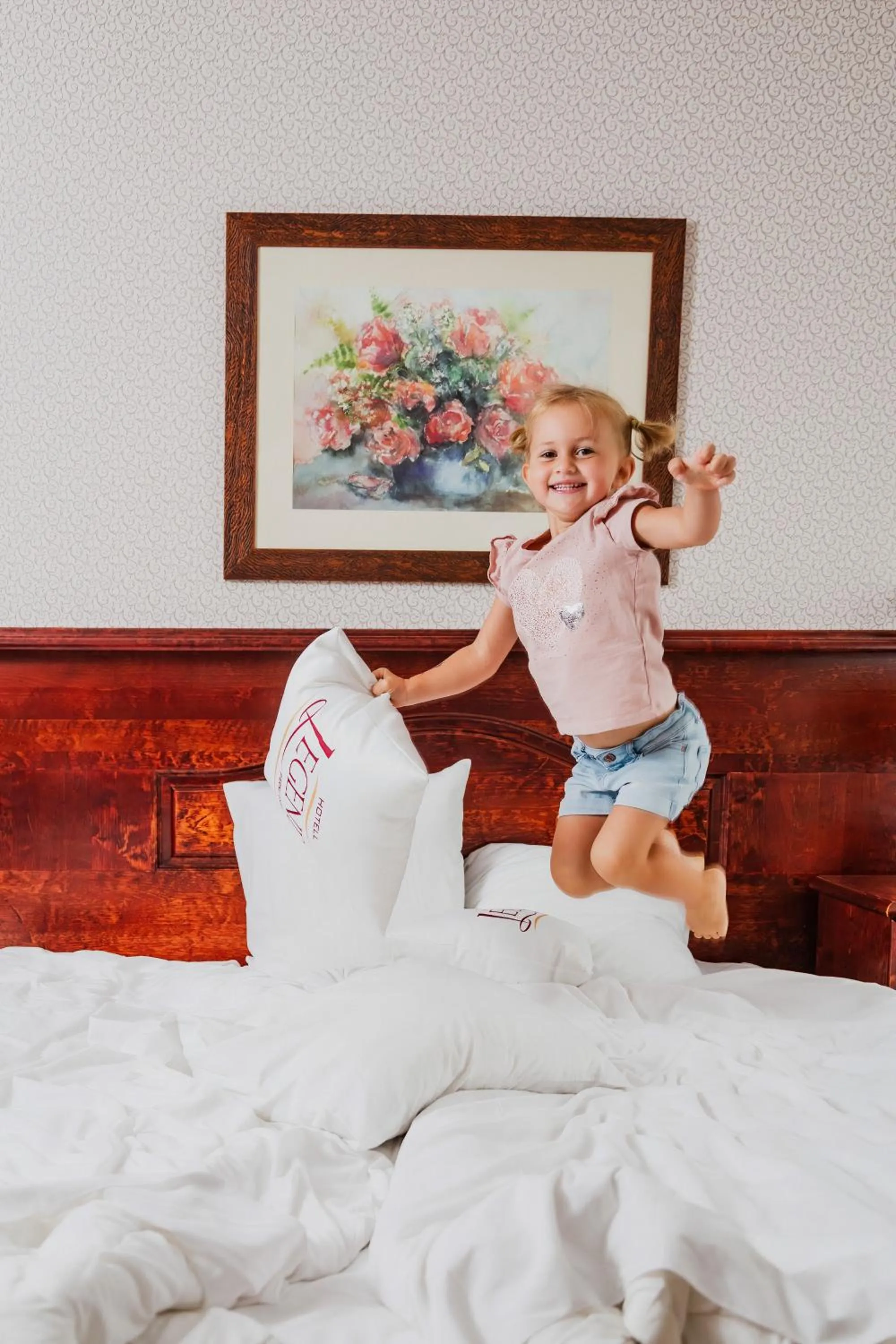 People, Bed in Hotel Legend