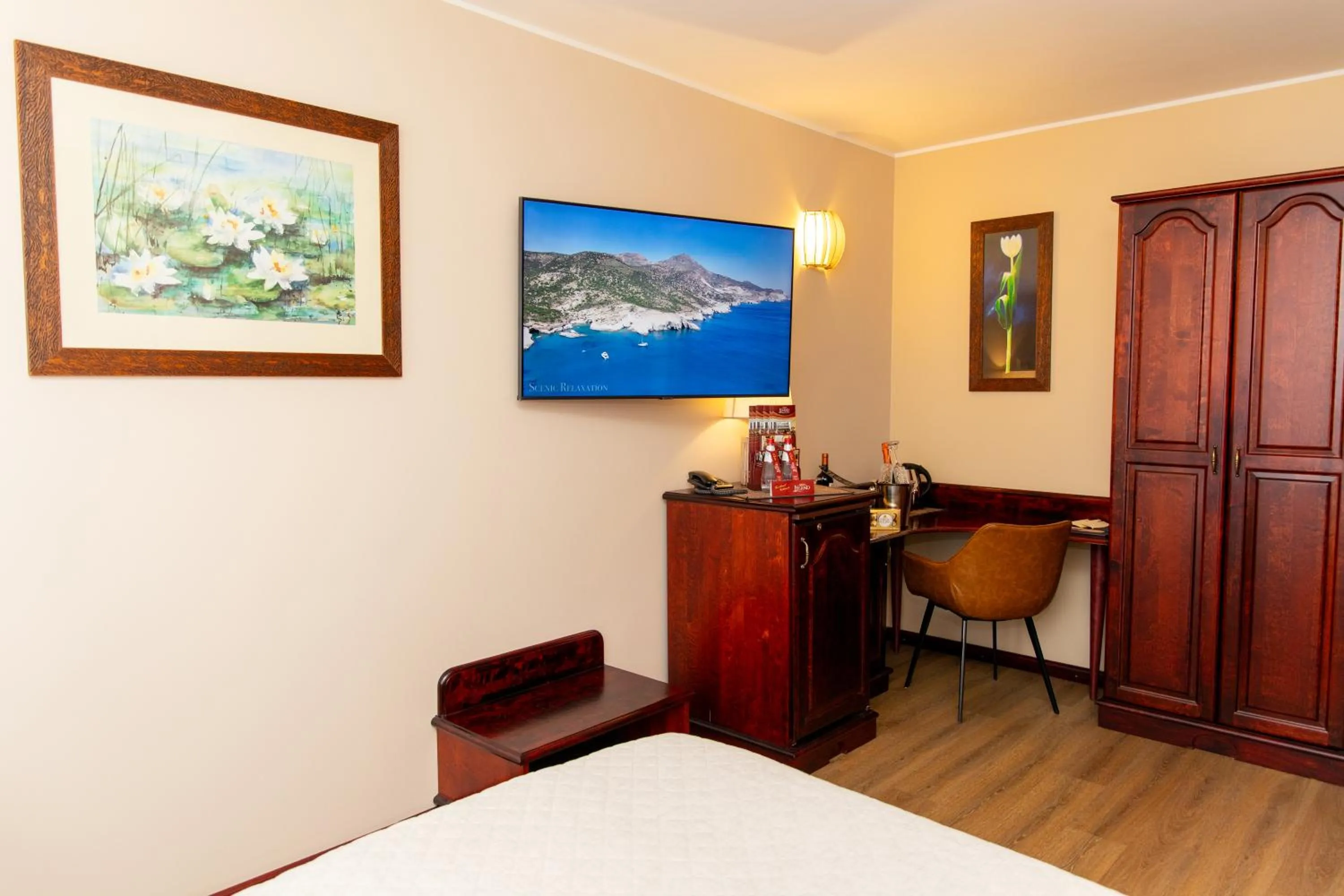 Other, Bed in Hotel Legend