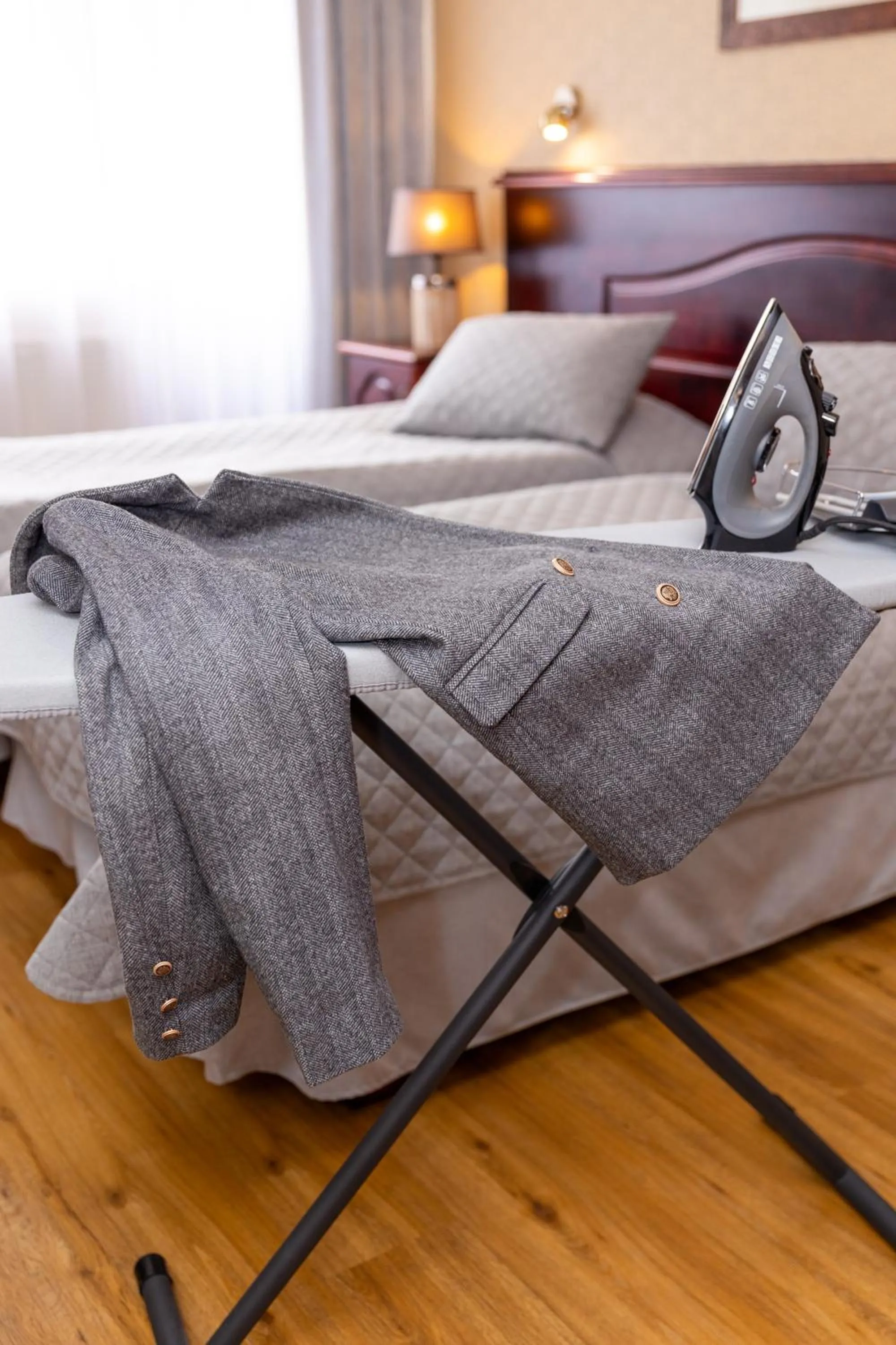 flat iron, Bed in Hotel Legend