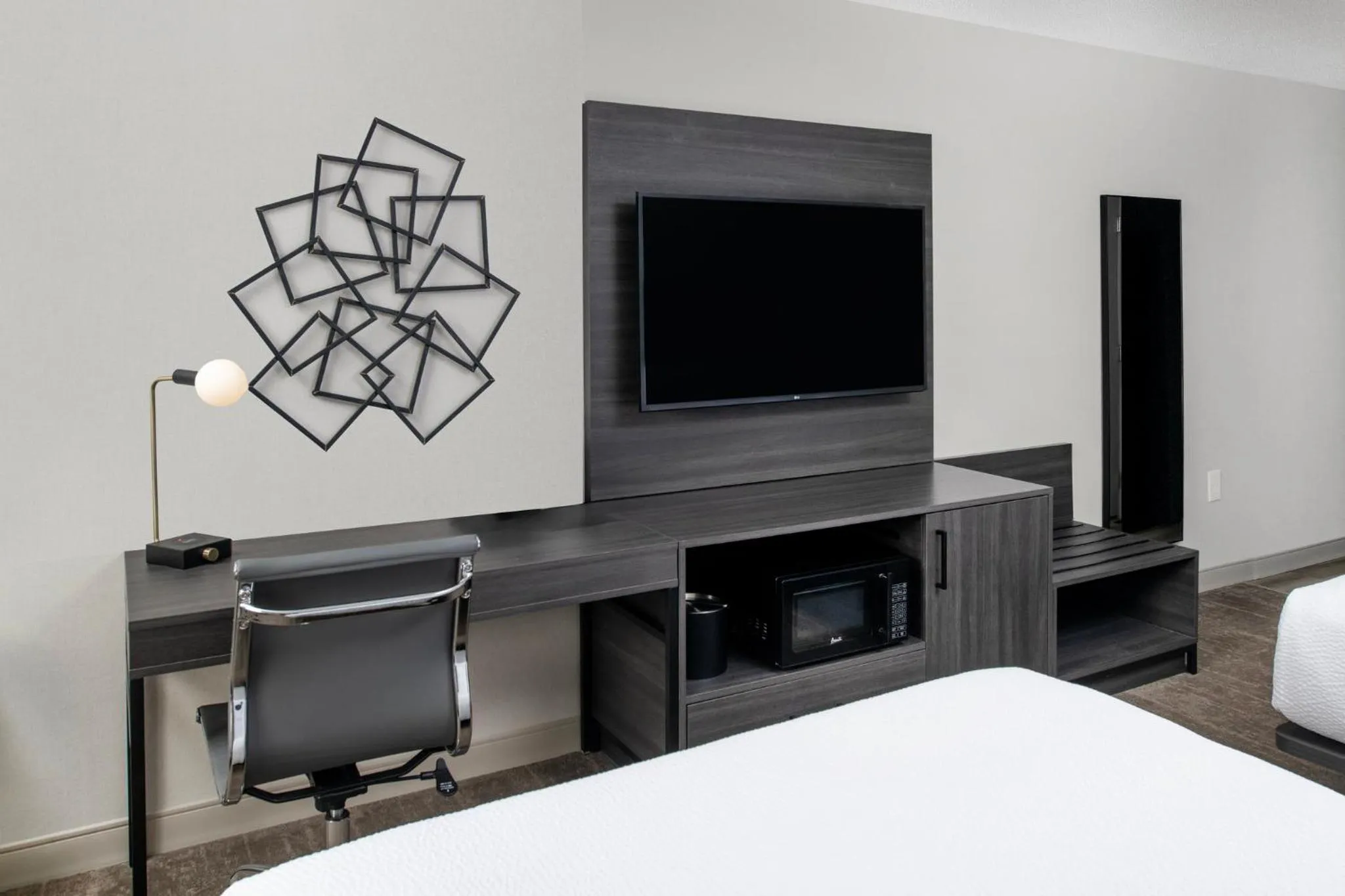 Photo of the whole room, Bed in Holiday Inn Express South Burlington - Downtown by IHG