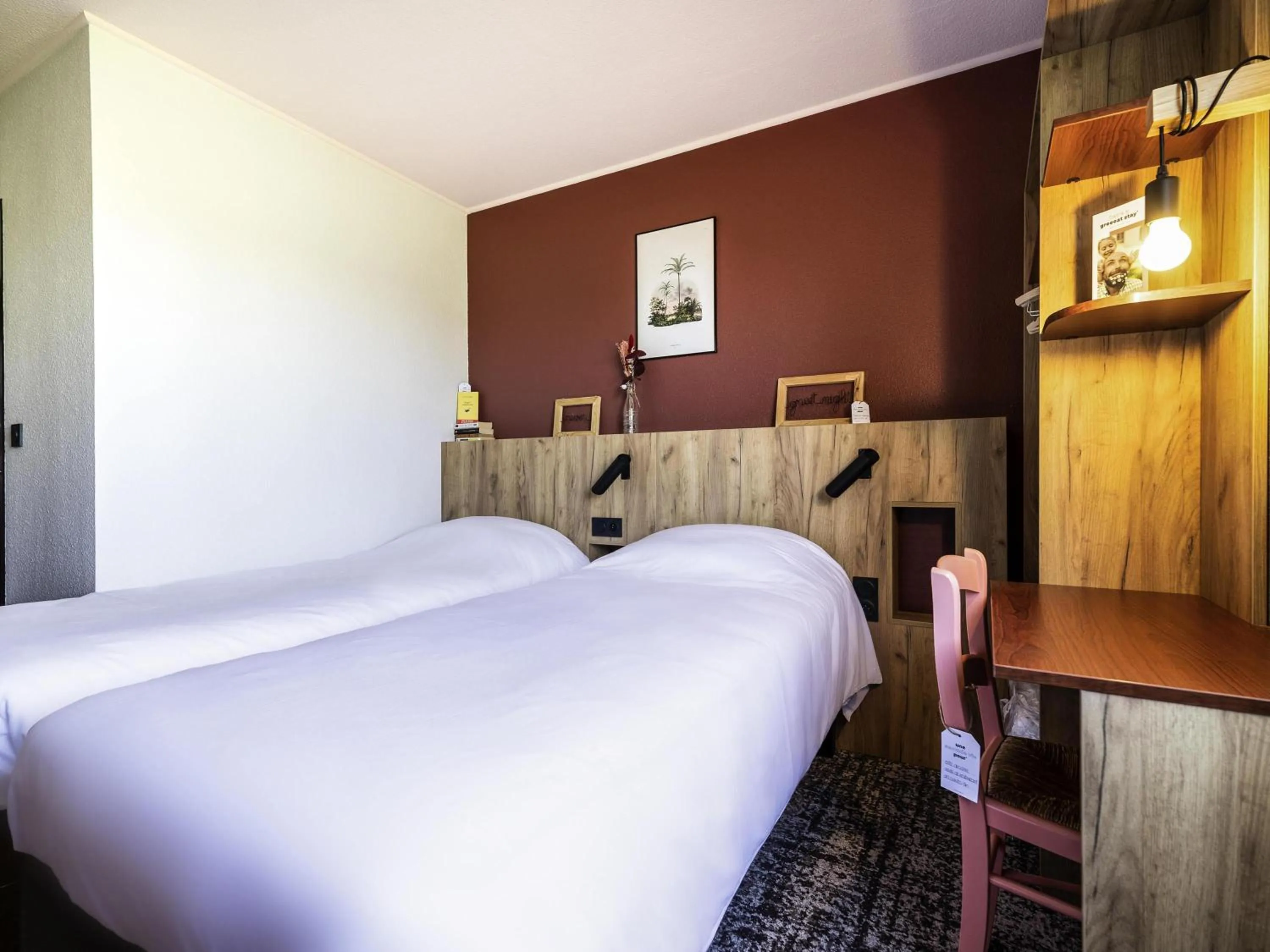 Bedroom, Bed in Greet Hôtel Castres Saix