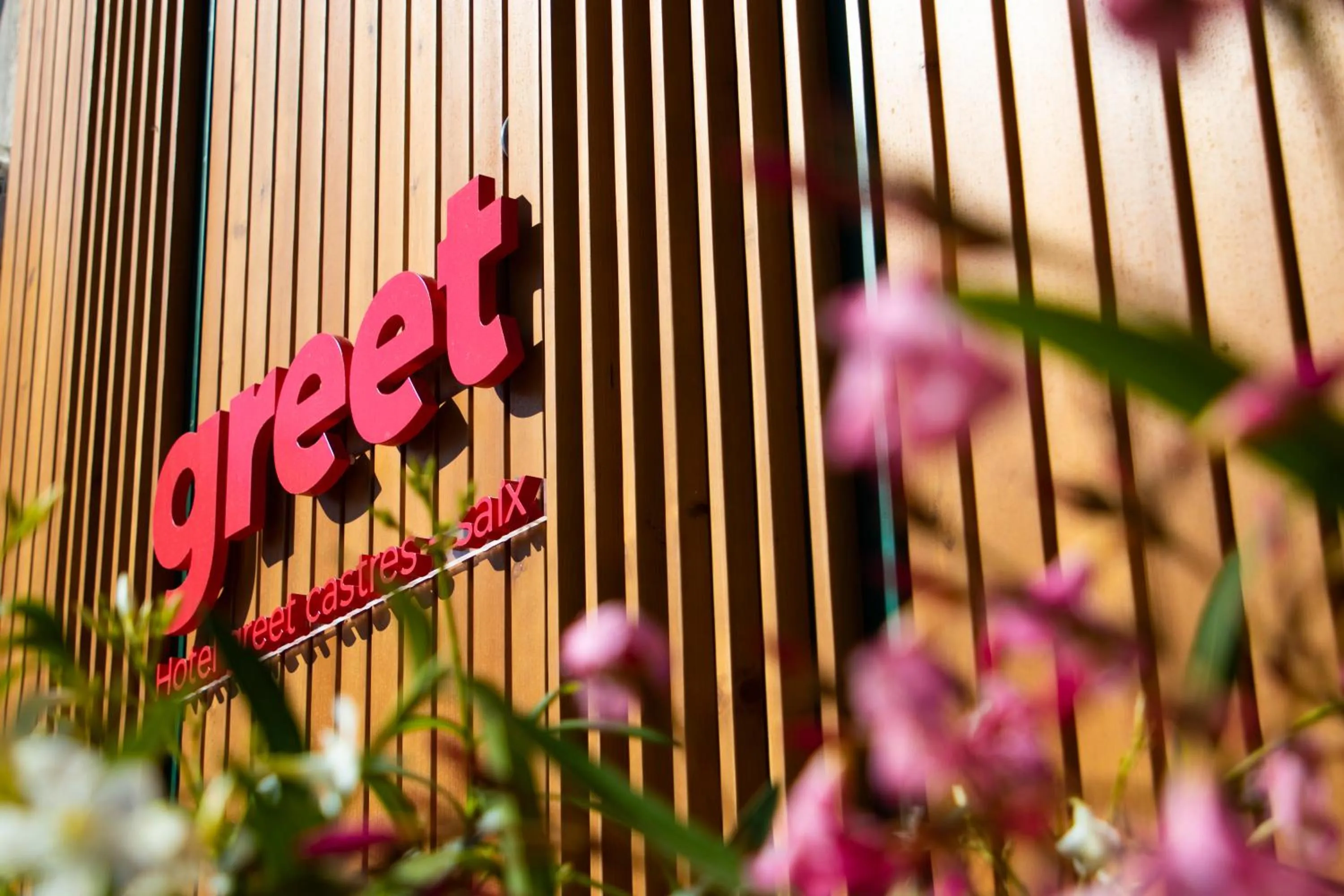 Facade/entrance in Greet Hôtel Castres Saix