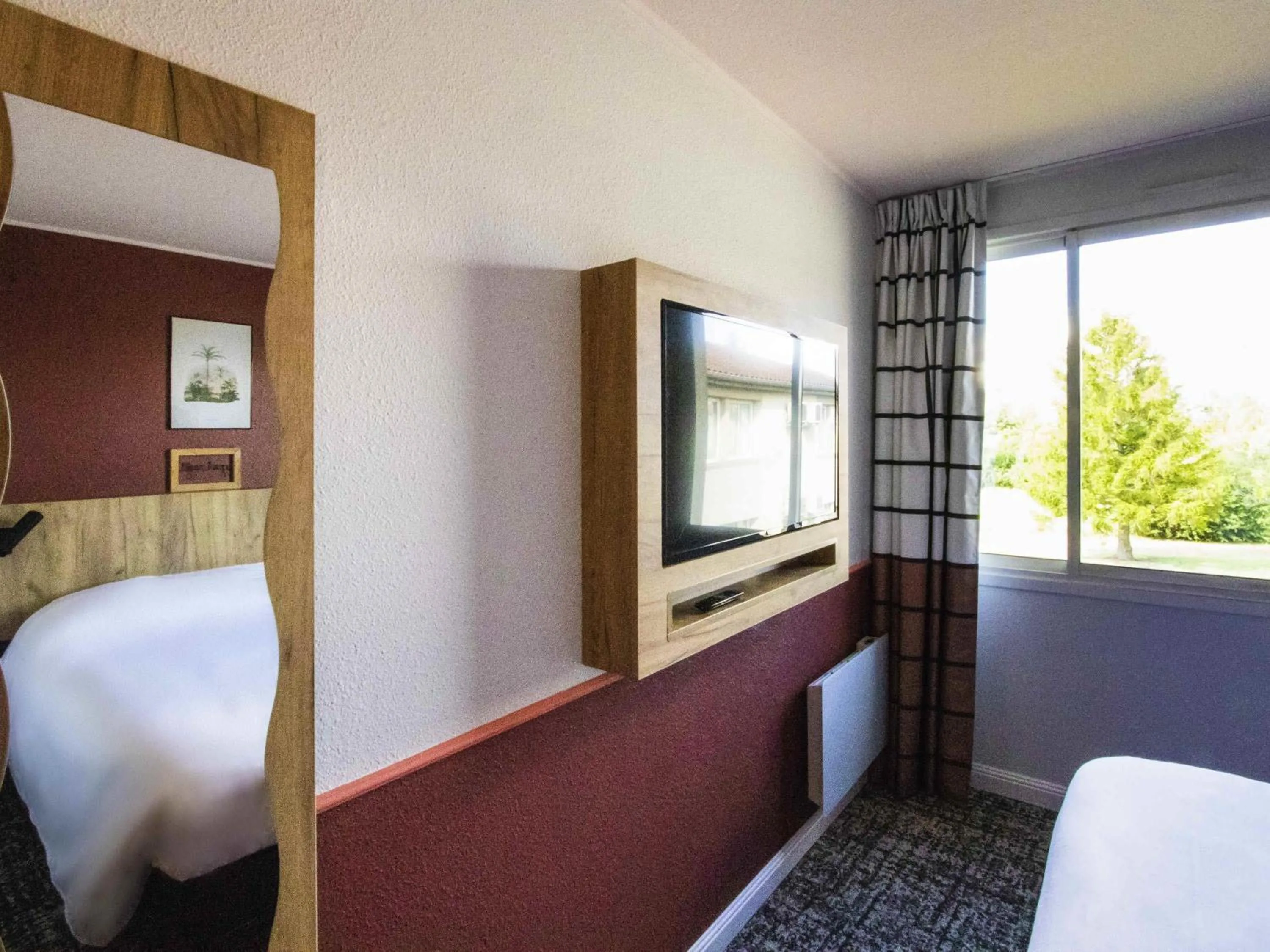 Bedroom, Bed in Greet Hôtel Castres Saix