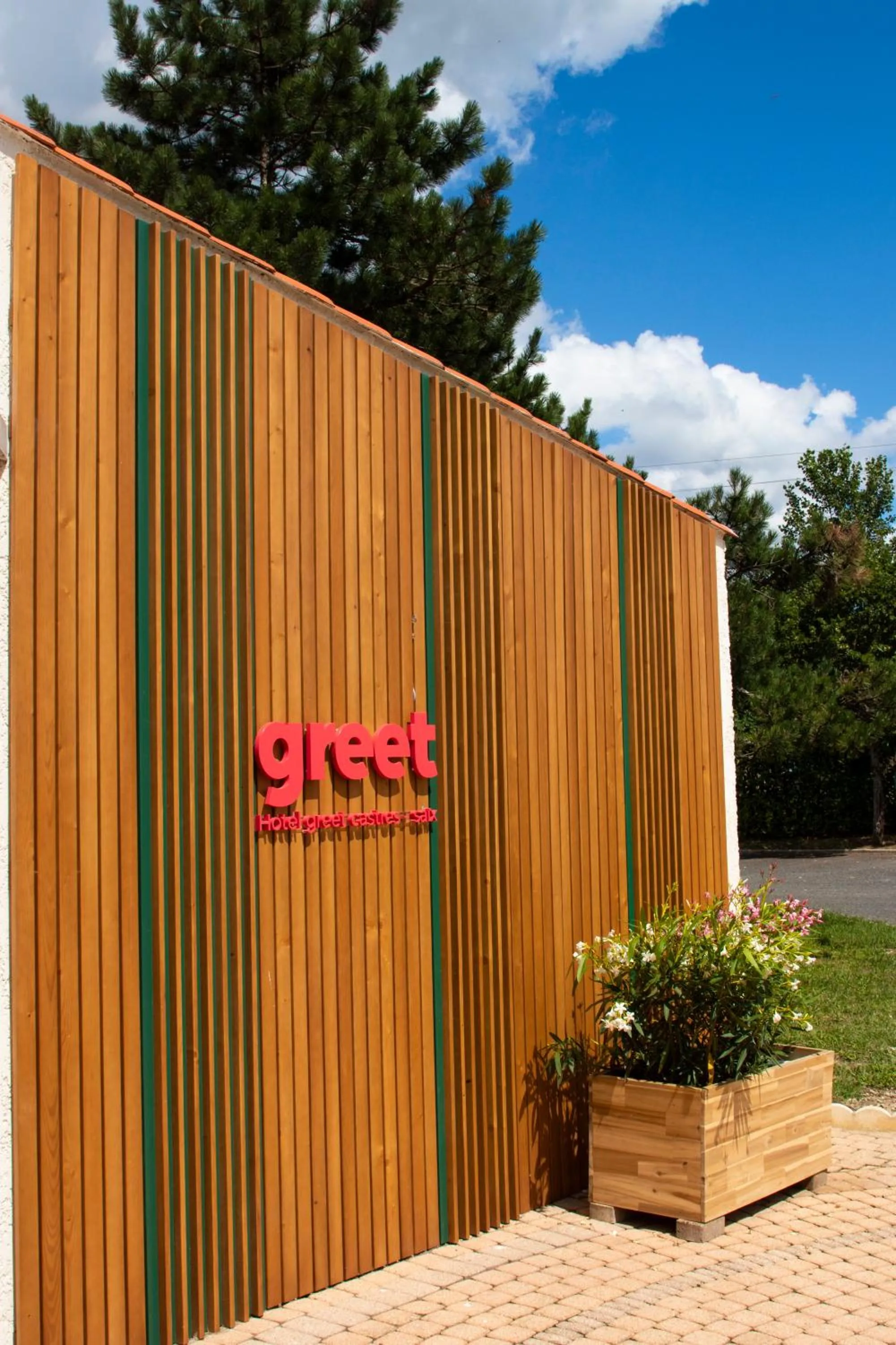 Property building in Greet Hôtel Castres Saix