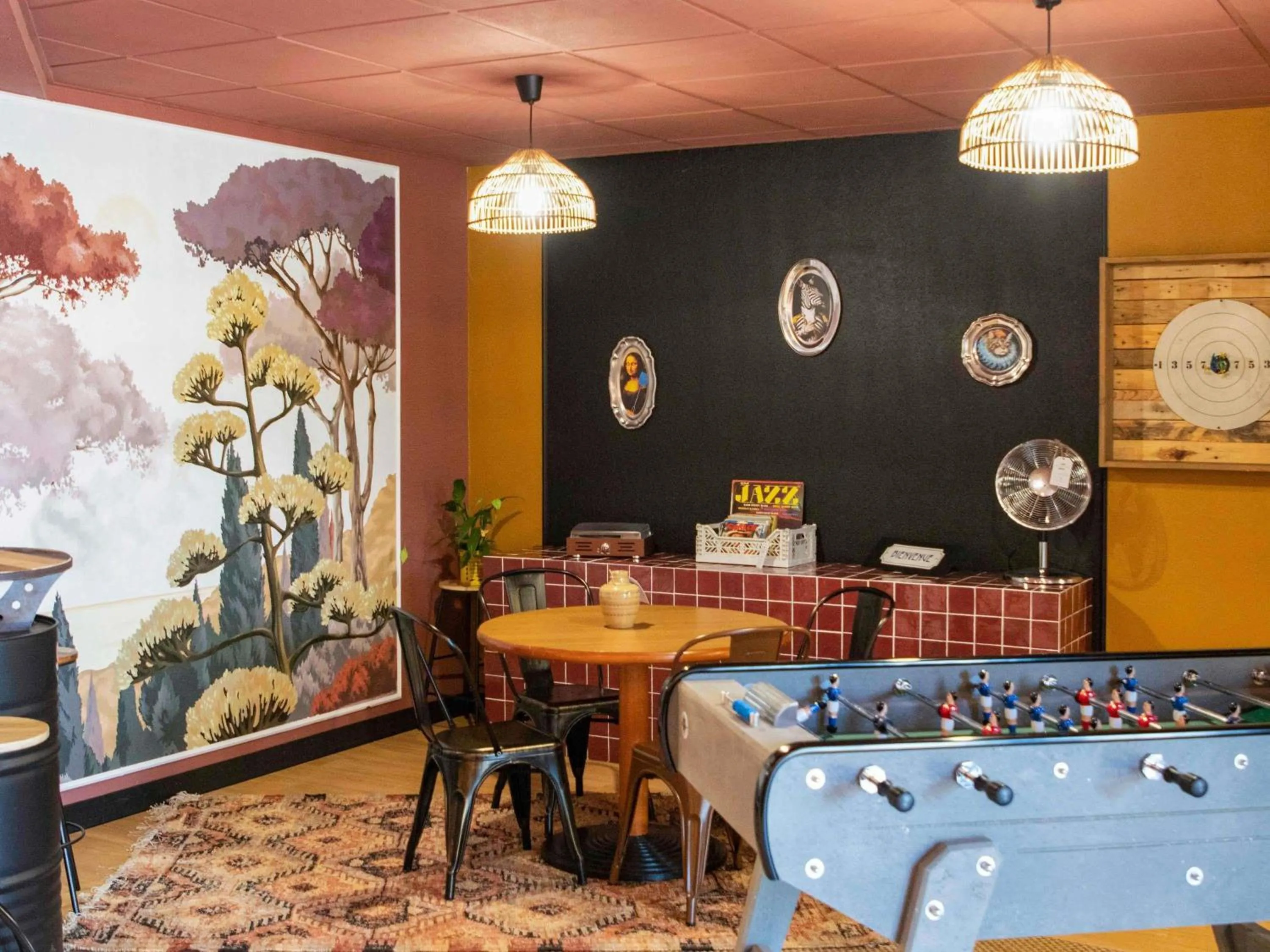 Property building in Greet Hôtel Castres Saix