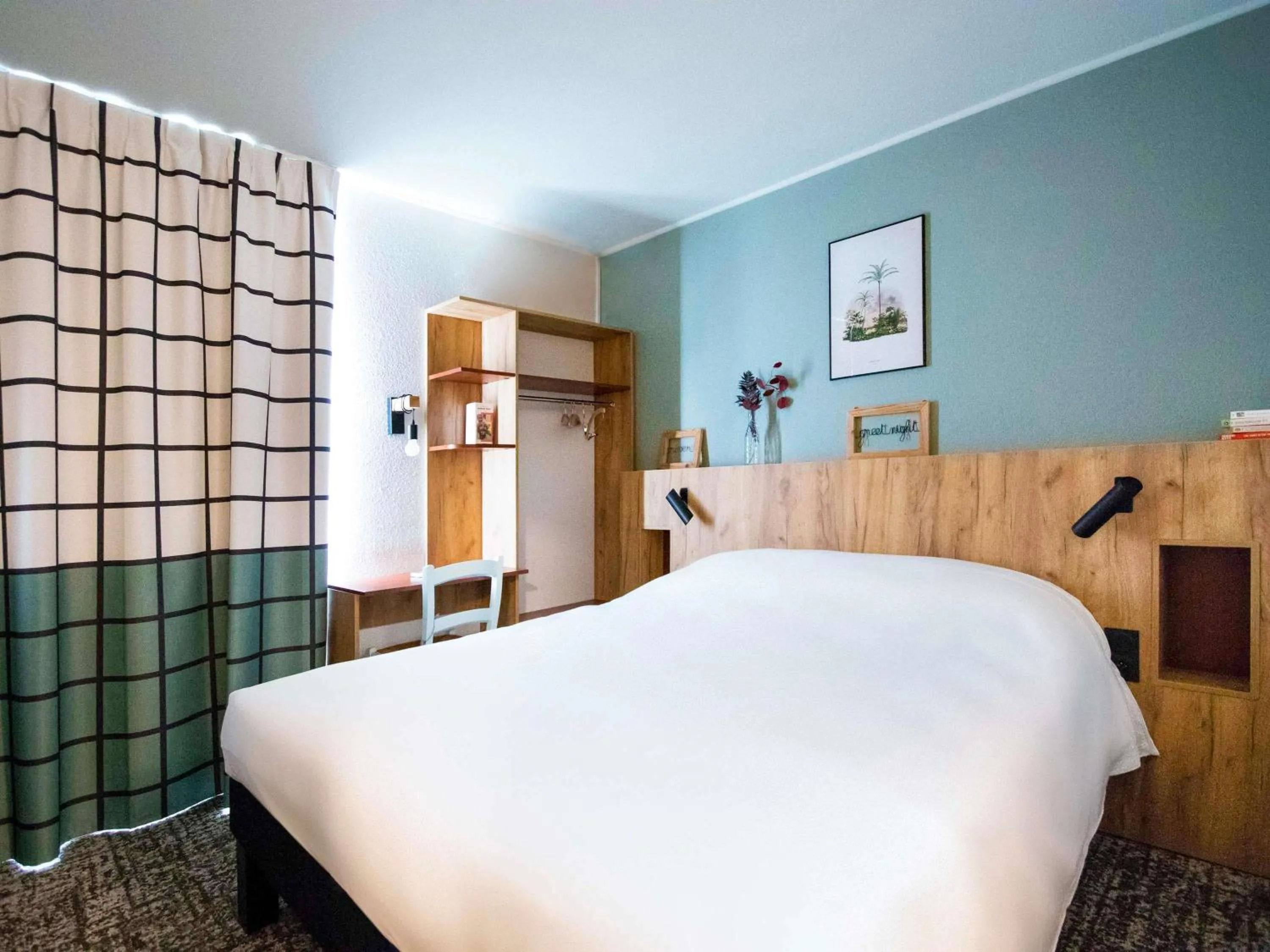 Bedroom, Bed in Greet Hôtel Castres Saix