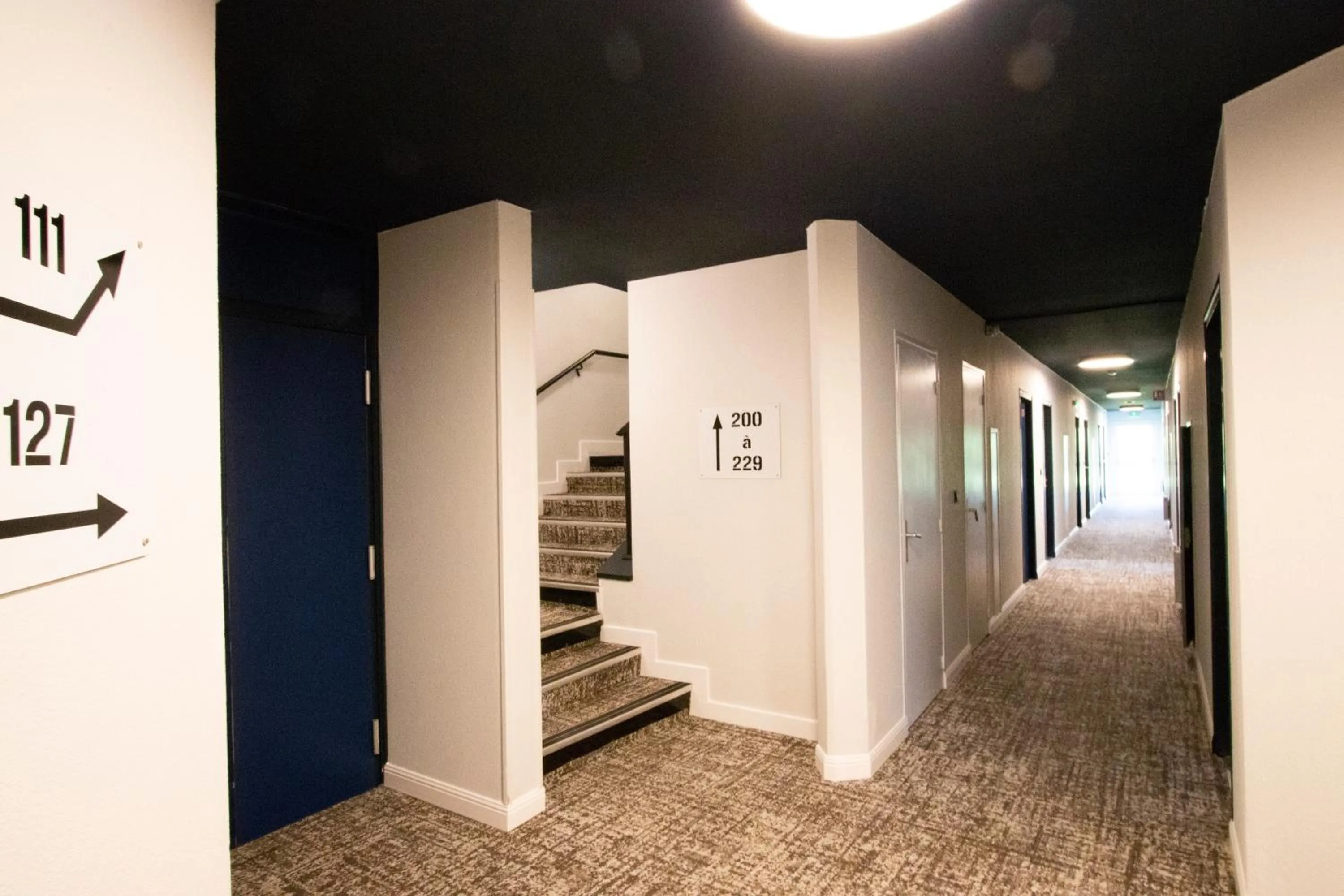 Lobby or reception in Greet Hôtel Castres Saix