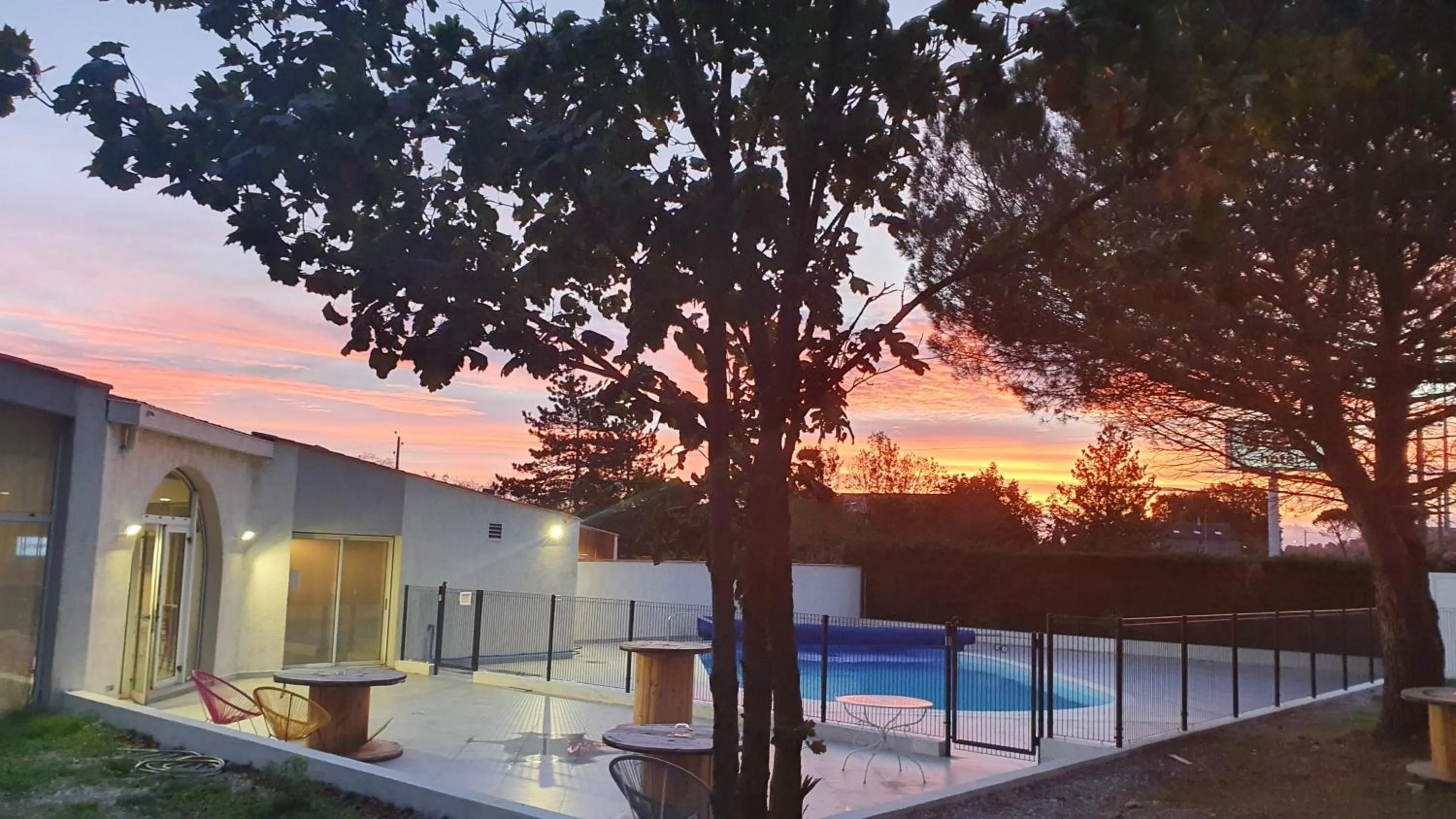 Pool view in Greet Hôtel Castres Saix