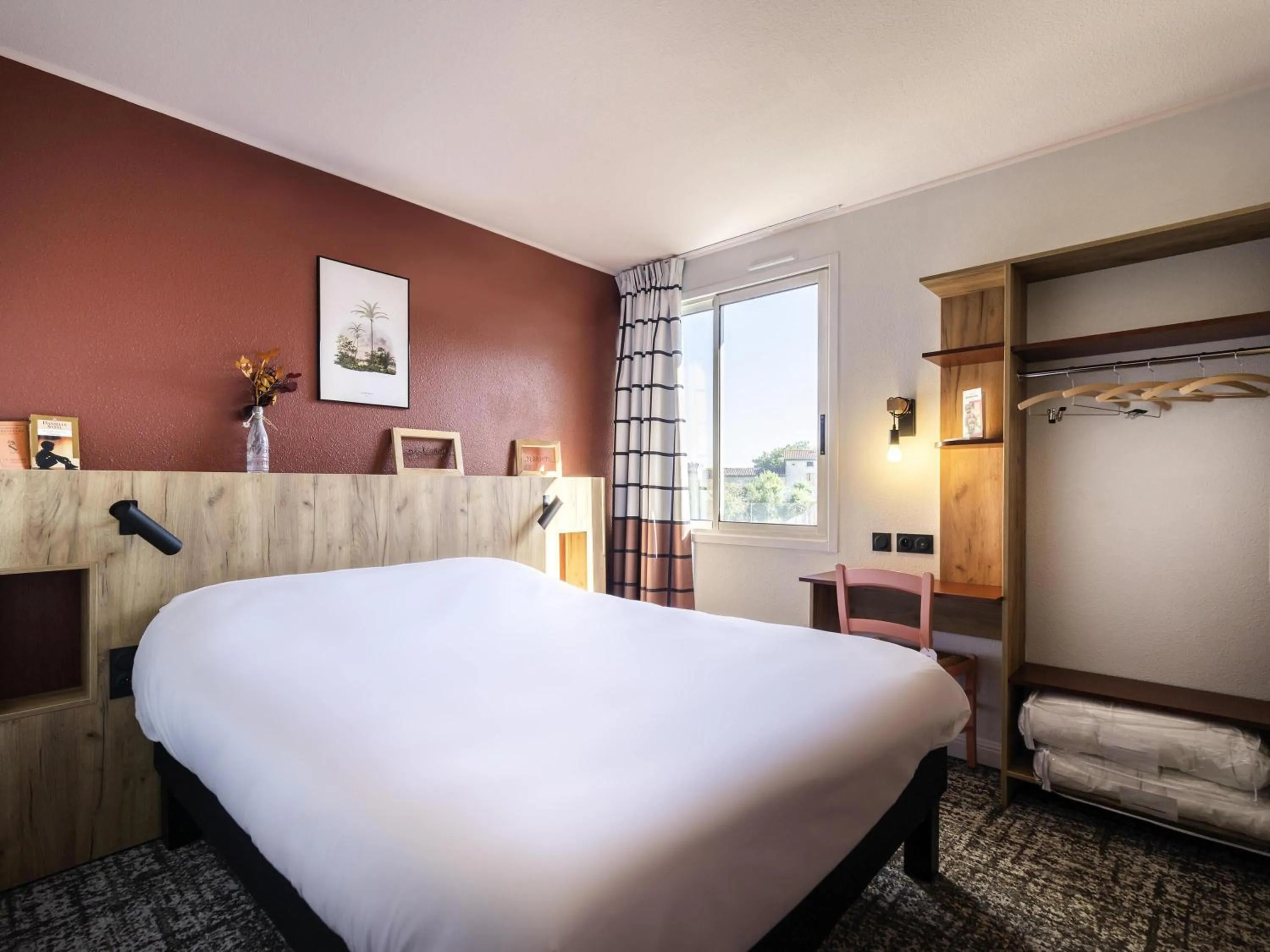 Bedroom, Bed in Greet Hôtel Castres Saix