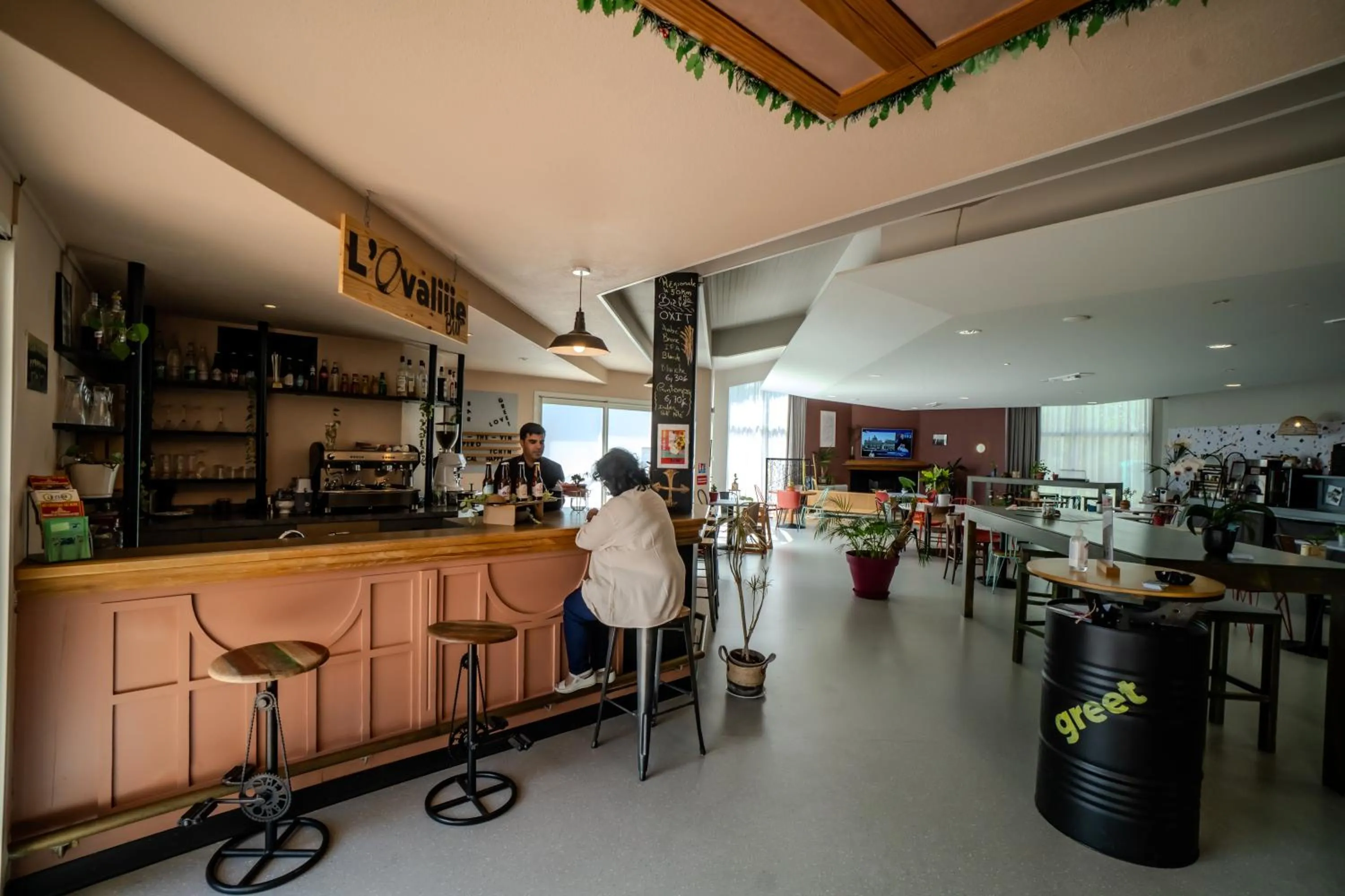 Lounge or bar in Greet Hôtel Castres Saix