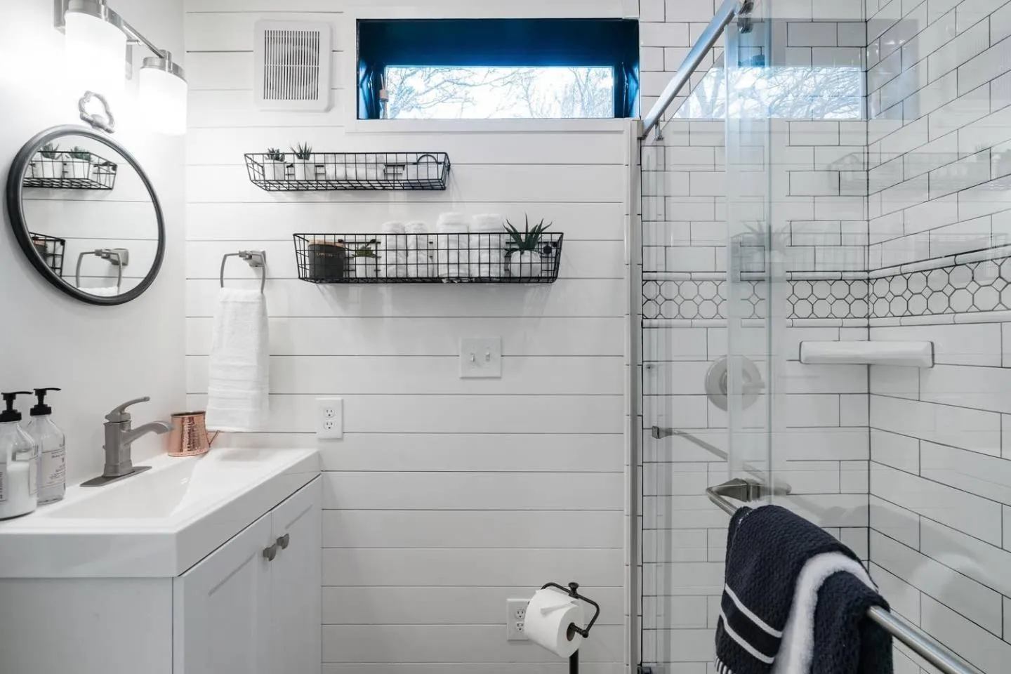 Stunning CargoHome Near Waco, Magnolia and Baylor