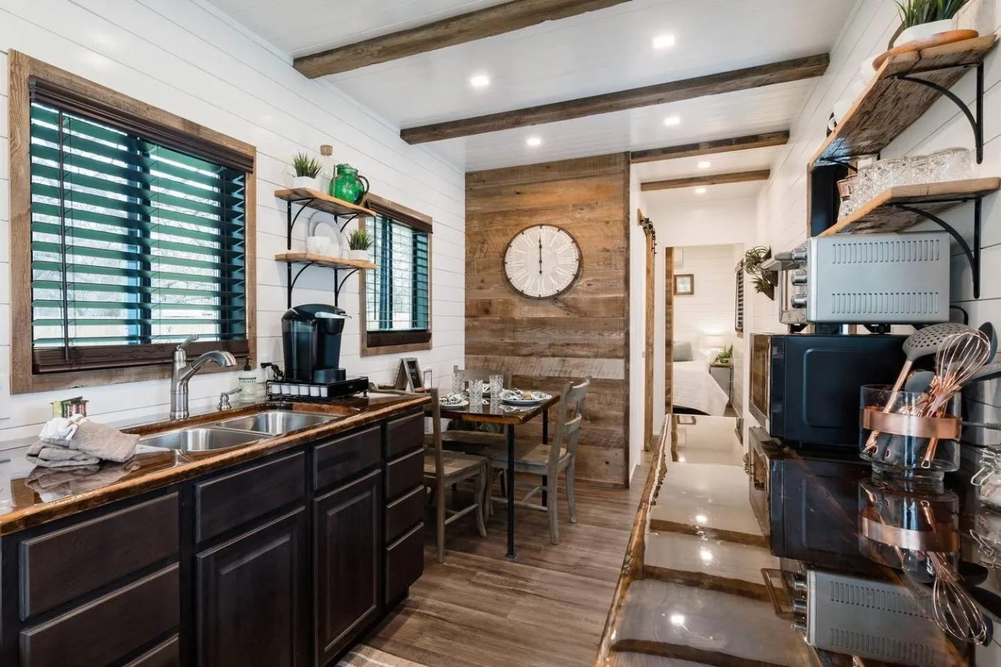 Stunning CargoHome Near Waco, Magnolia and Baylor