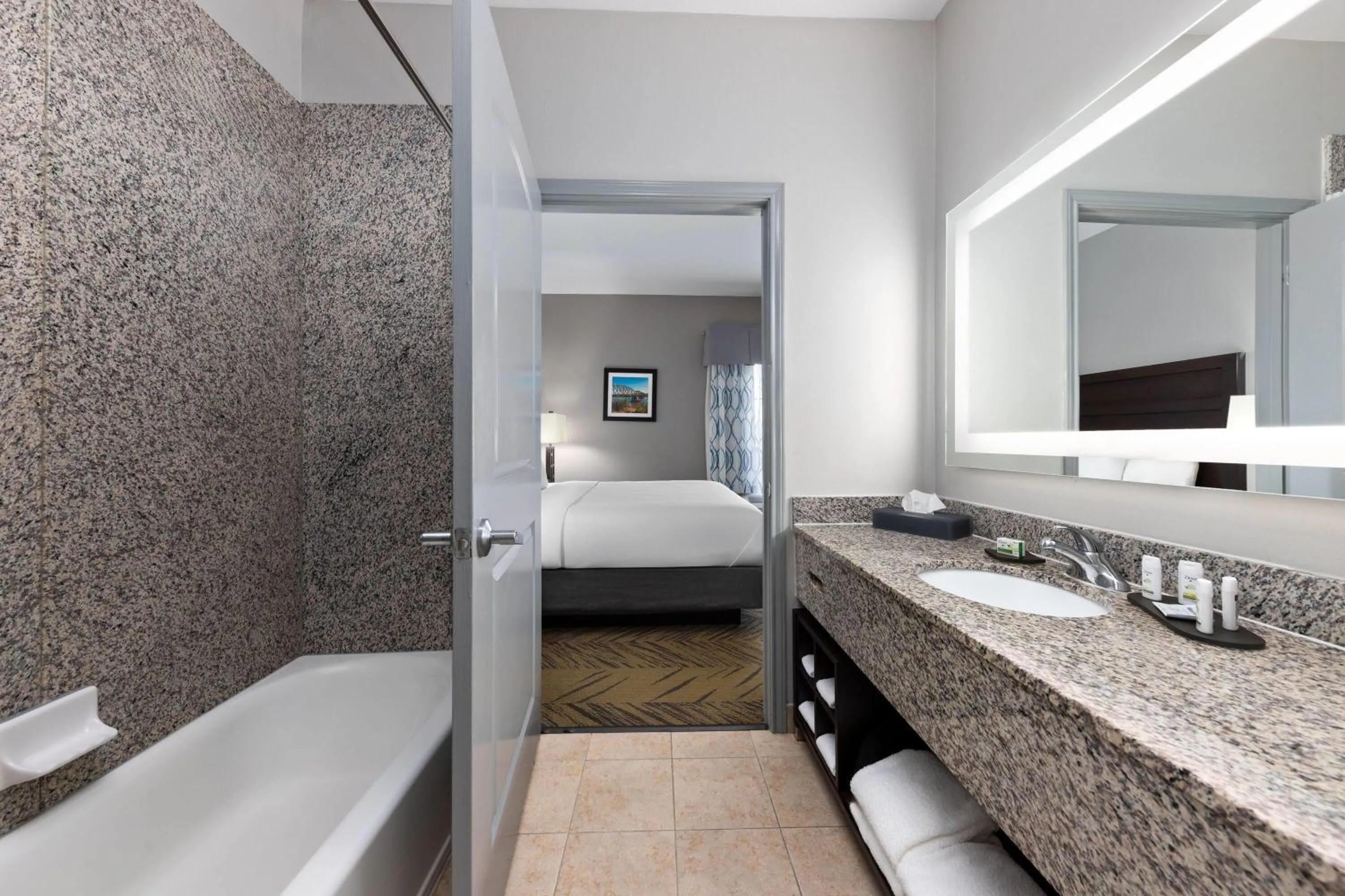 Bathroom, Bed in La Quinta by Wyndham Brookshire West Katy