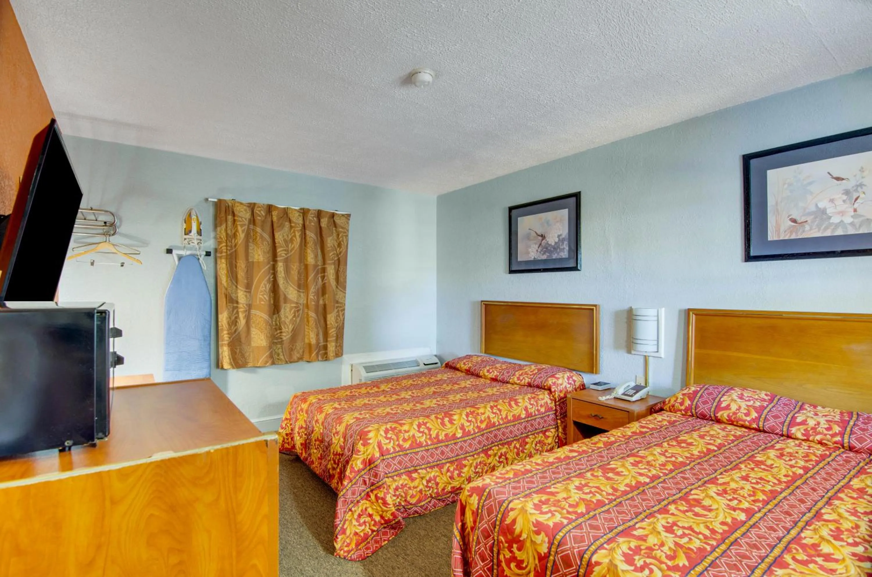 Bed in Scottish Inns Collinsville - Martinsville